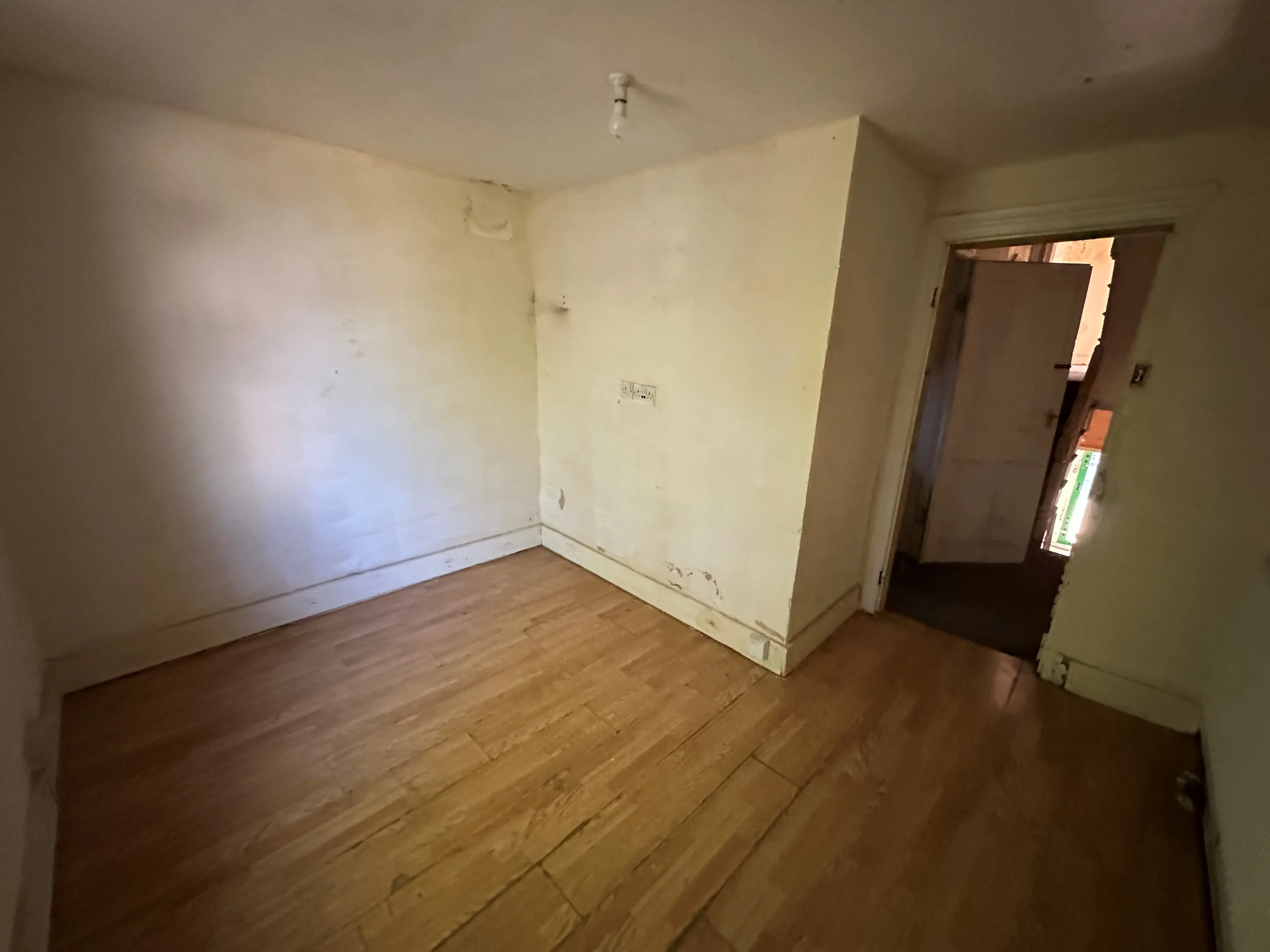 VACANT - Freehold Mid Terrace House