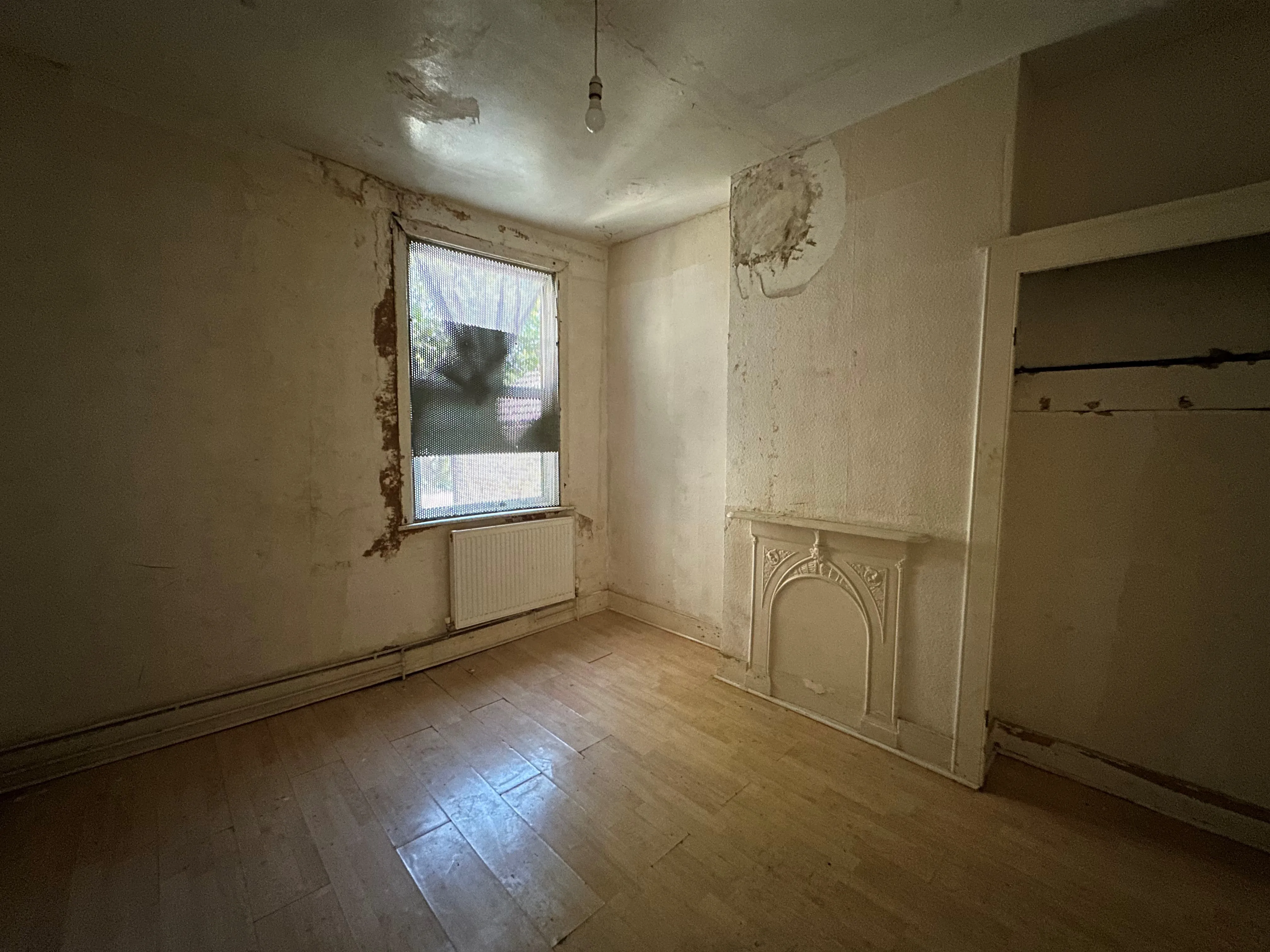 VACANT - Freehold Mid Terrace House