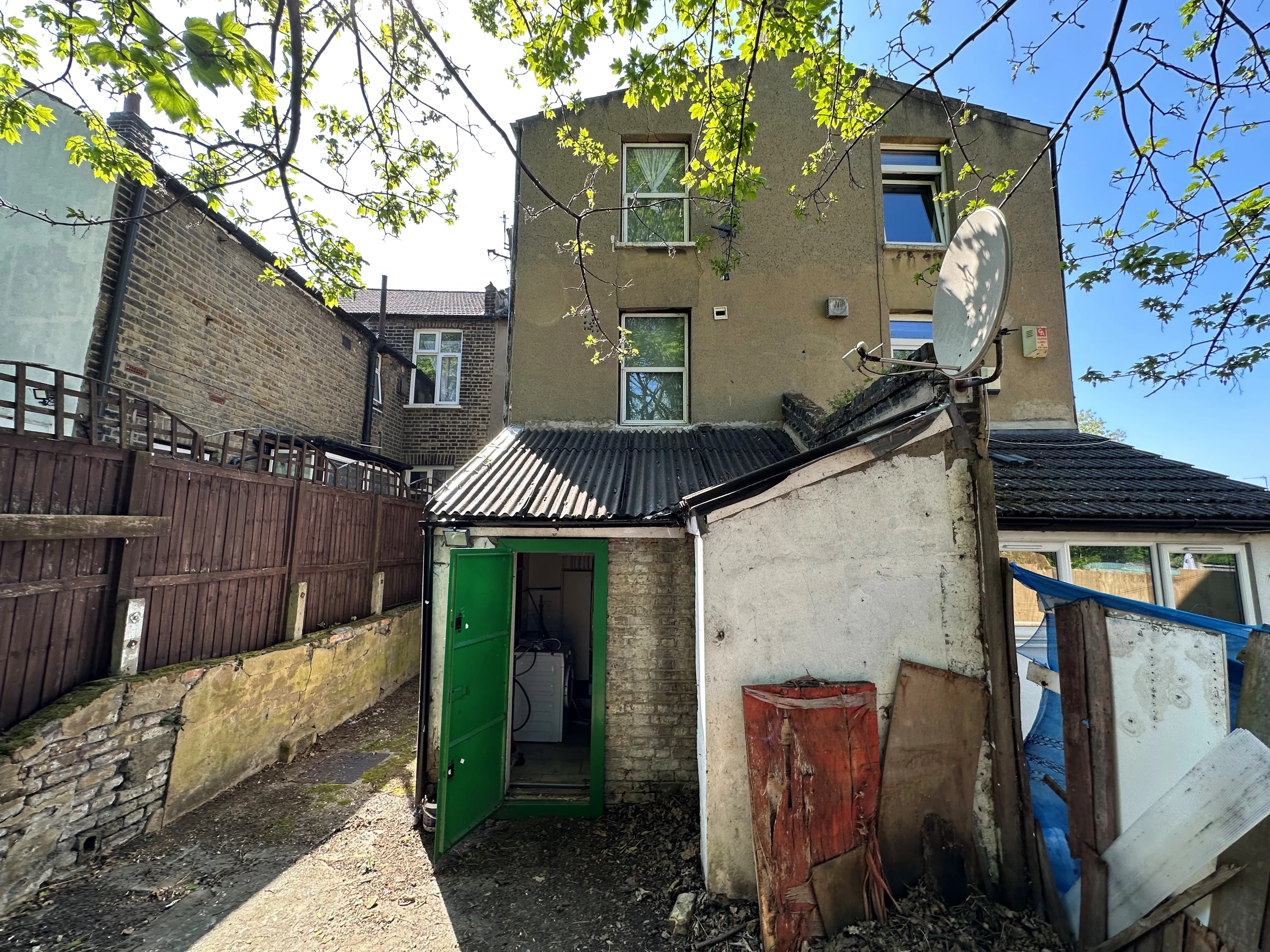 VACANT - Freehold Mid Terrace House