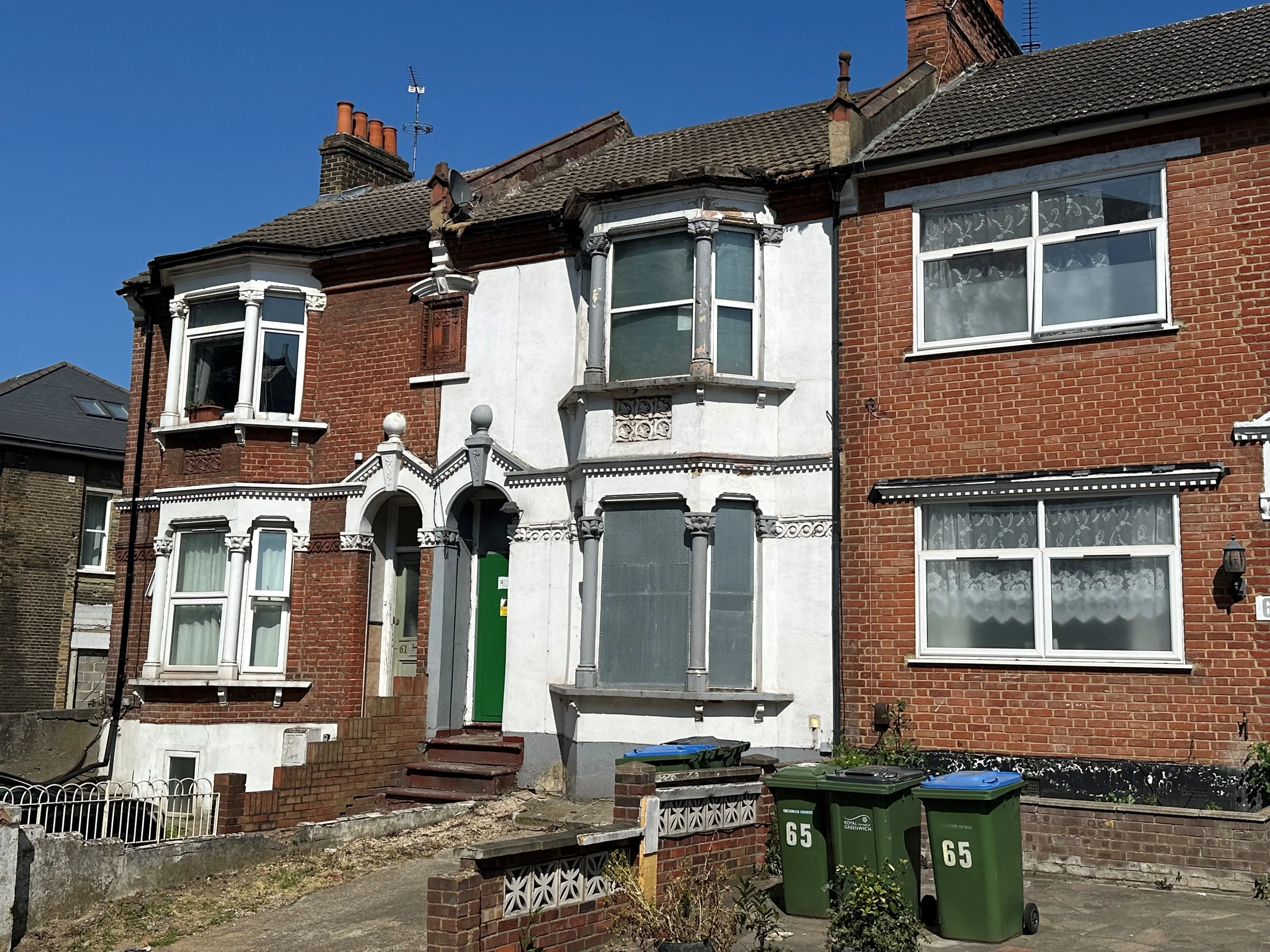VACANT - Freehold Mid Terrace House