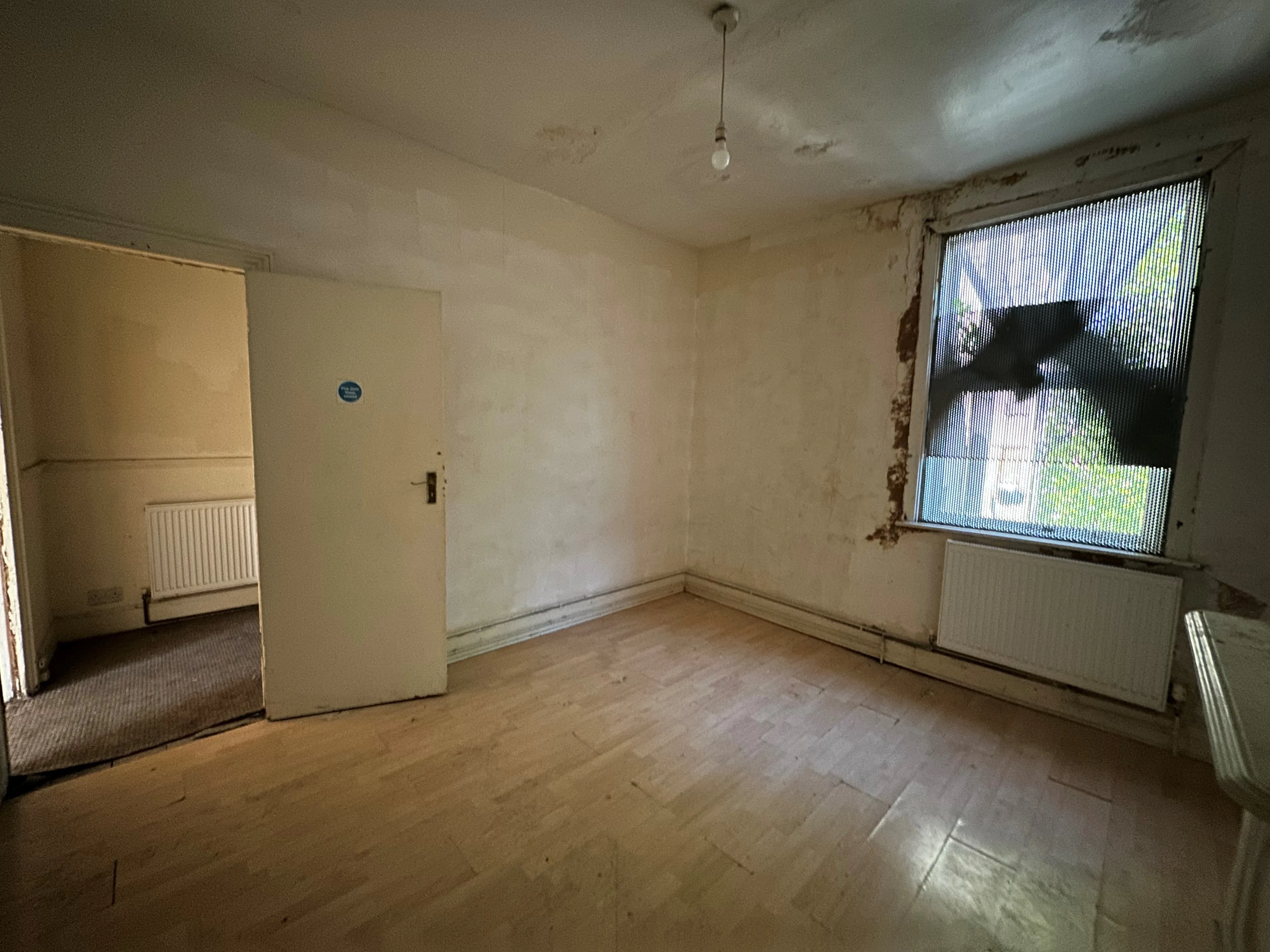 VACANT - Freehold Mid Terrace House