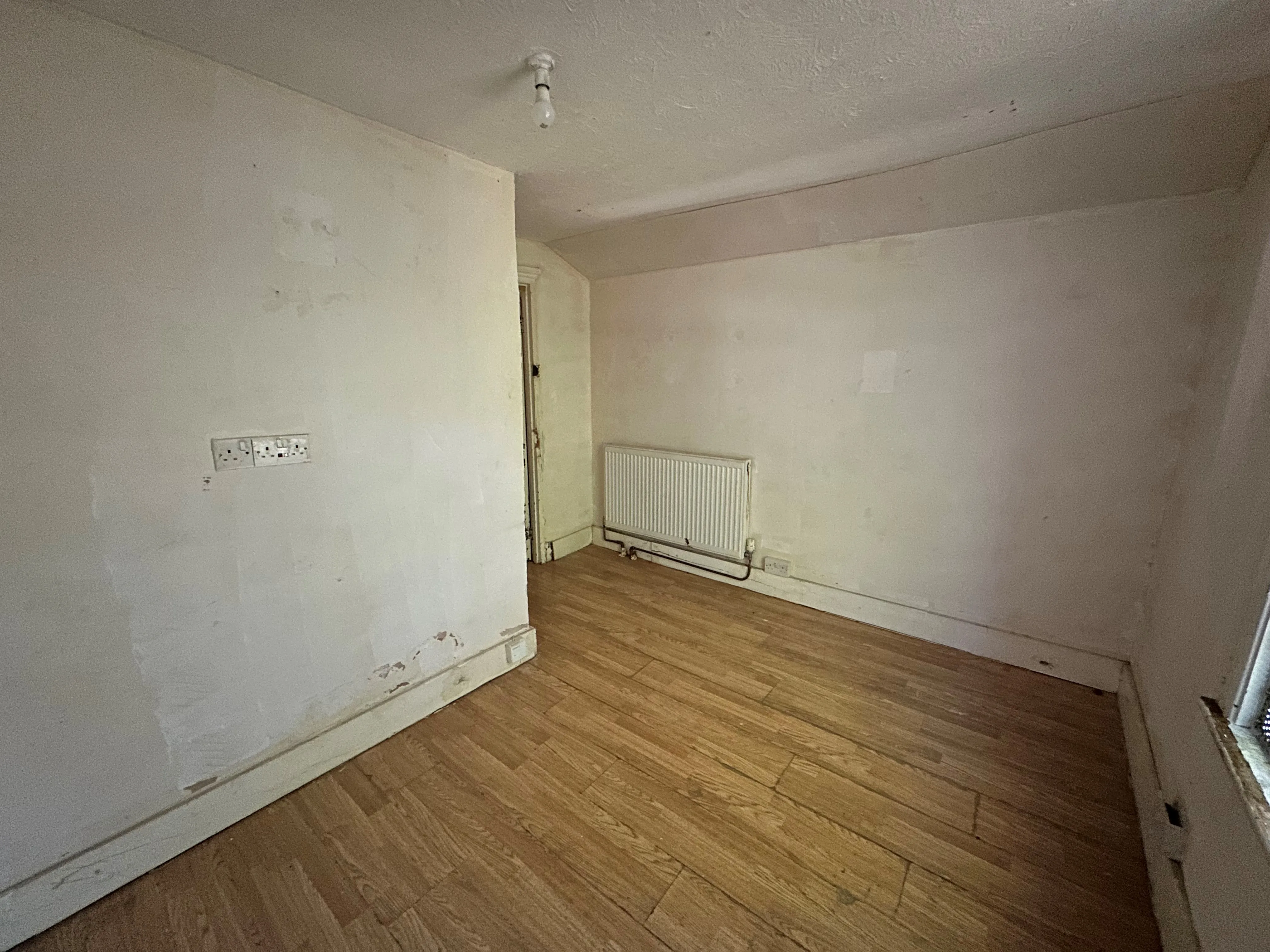 VACANT - Freehold Mid Terrace House