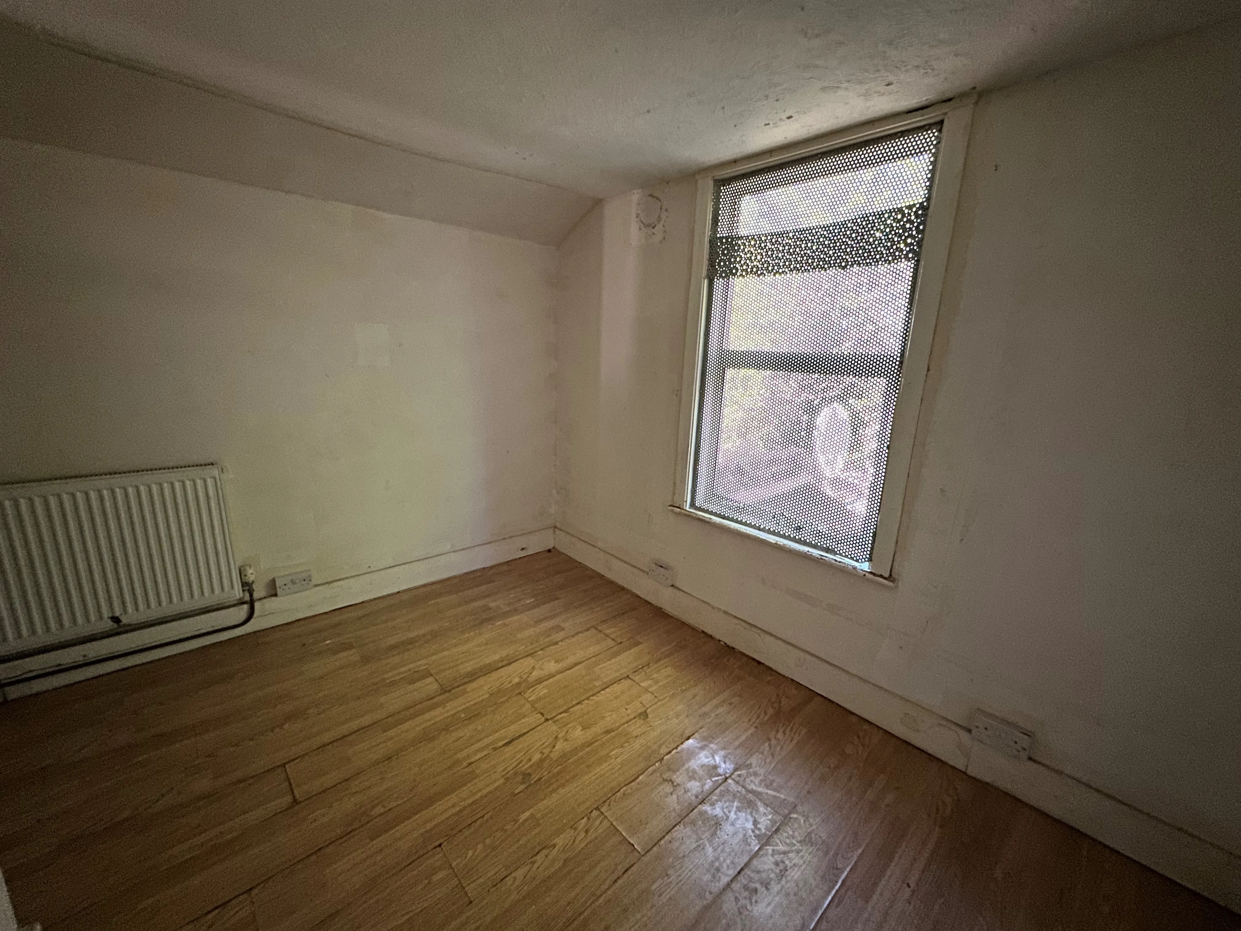 VACANT - Freehold Mid Terrace House