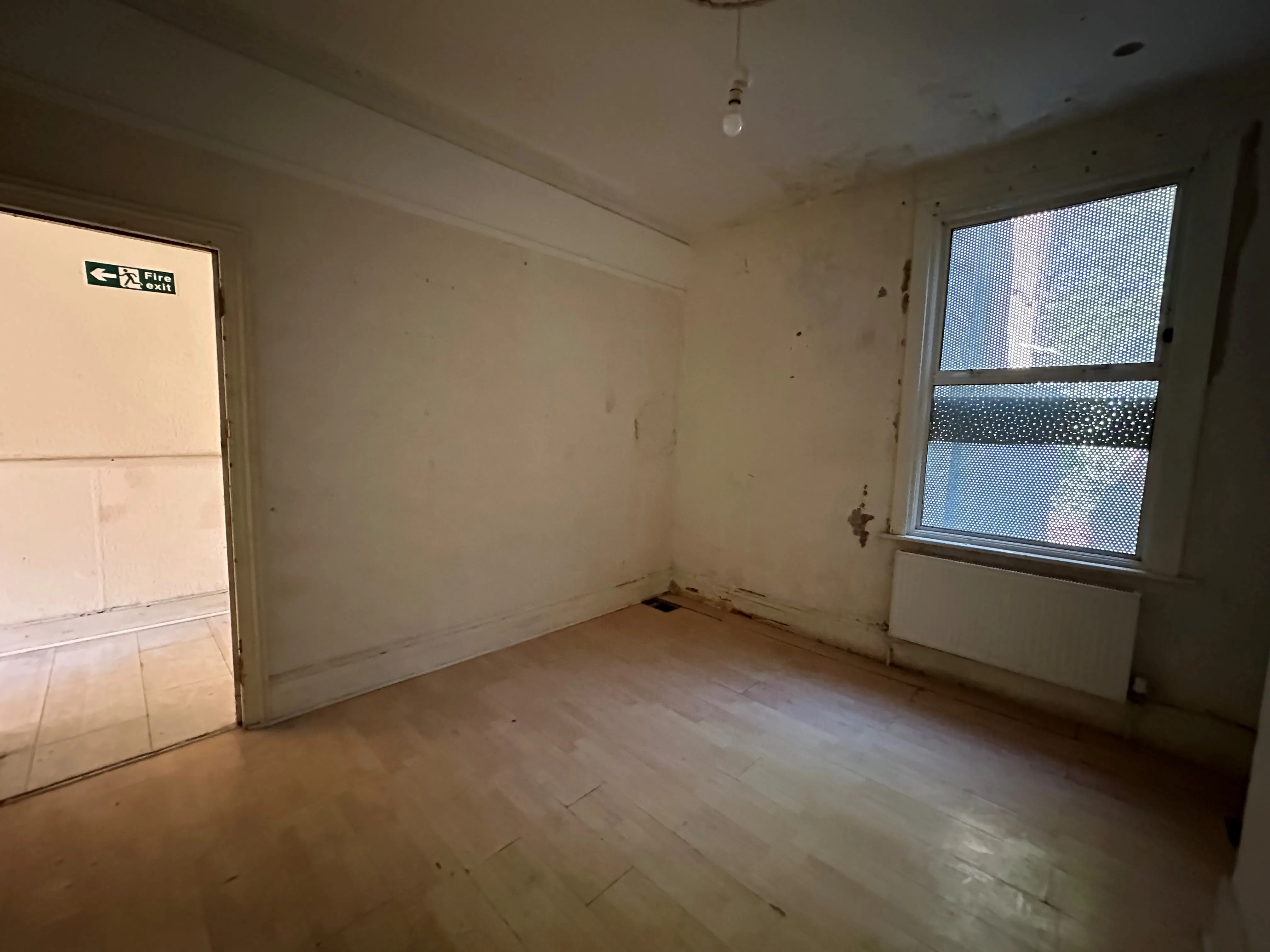 VACANT - Freehold Mid Terrace House