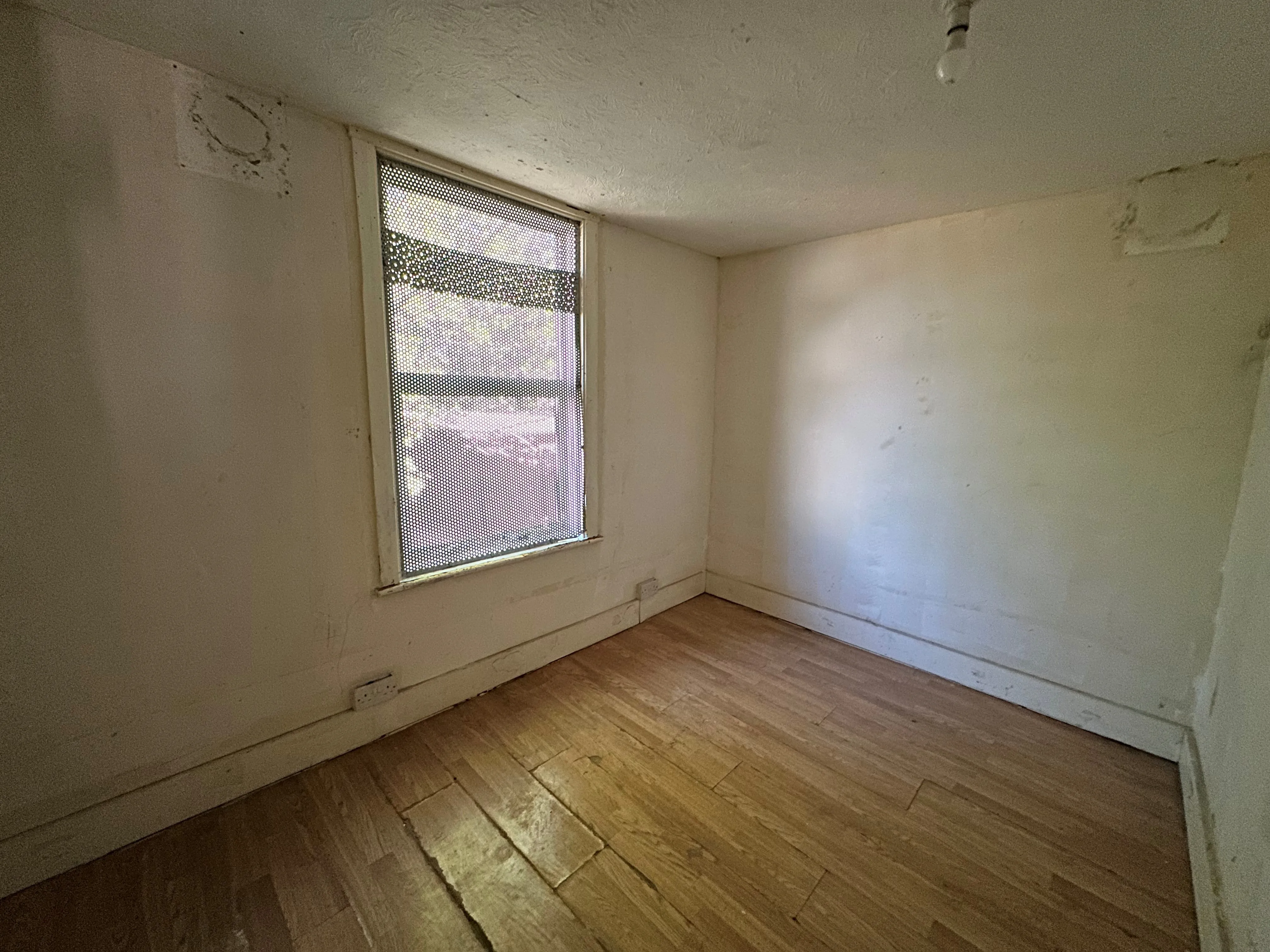 VACANT - Freehold Mid Terrace House