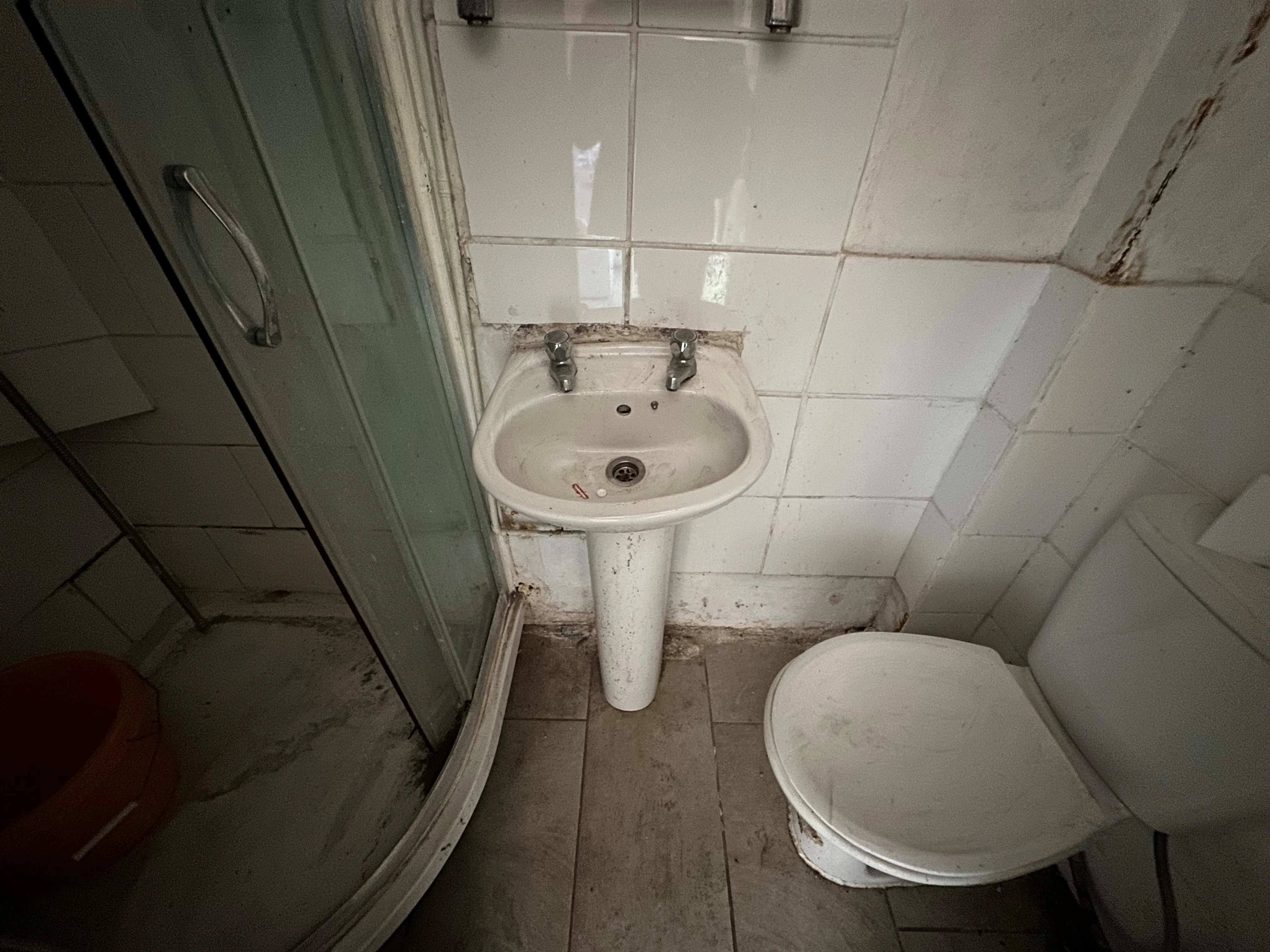 VACANT - Freehold Mid Terrace House