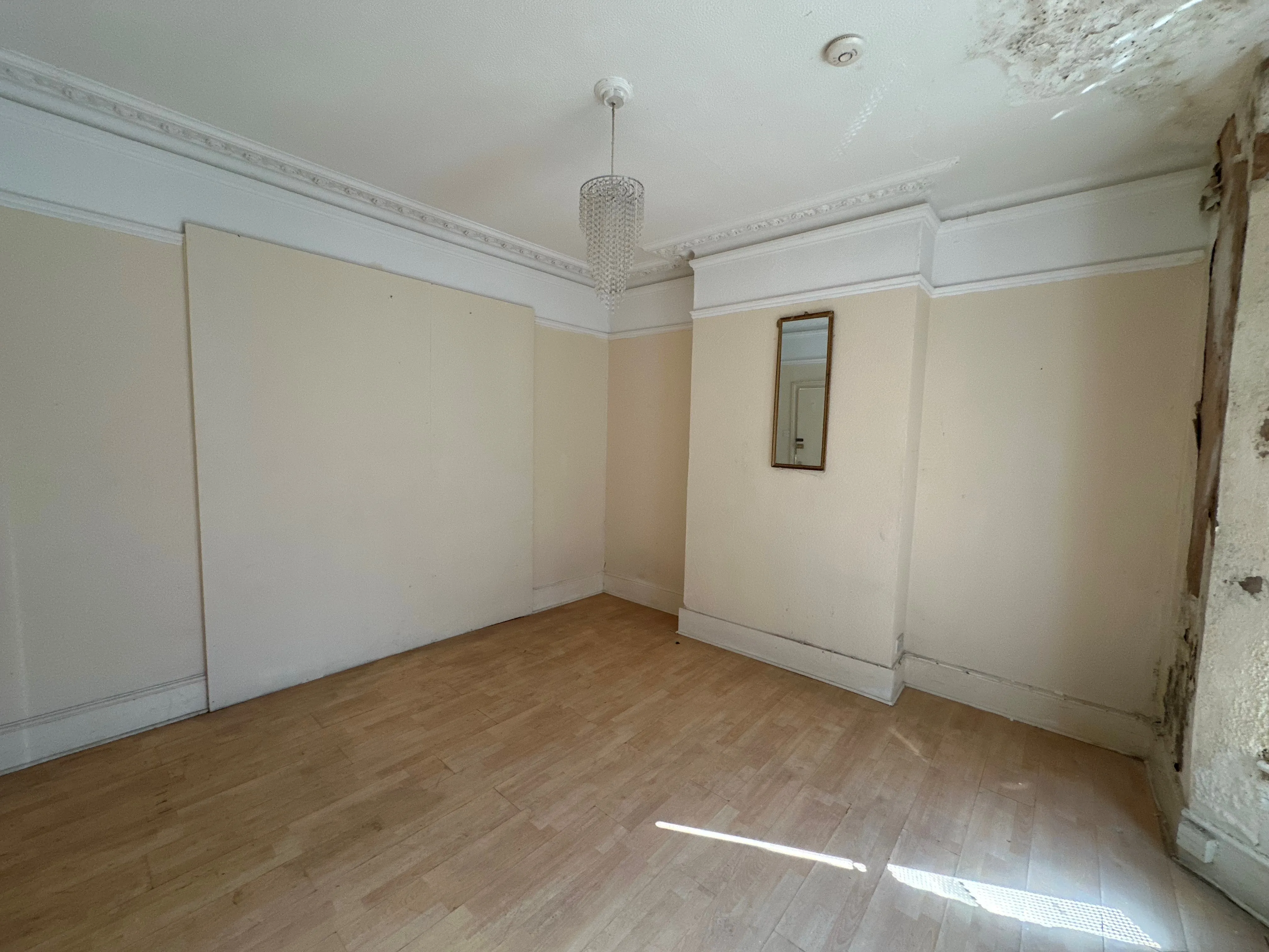 VACANT - Freehold Mid Terrace House