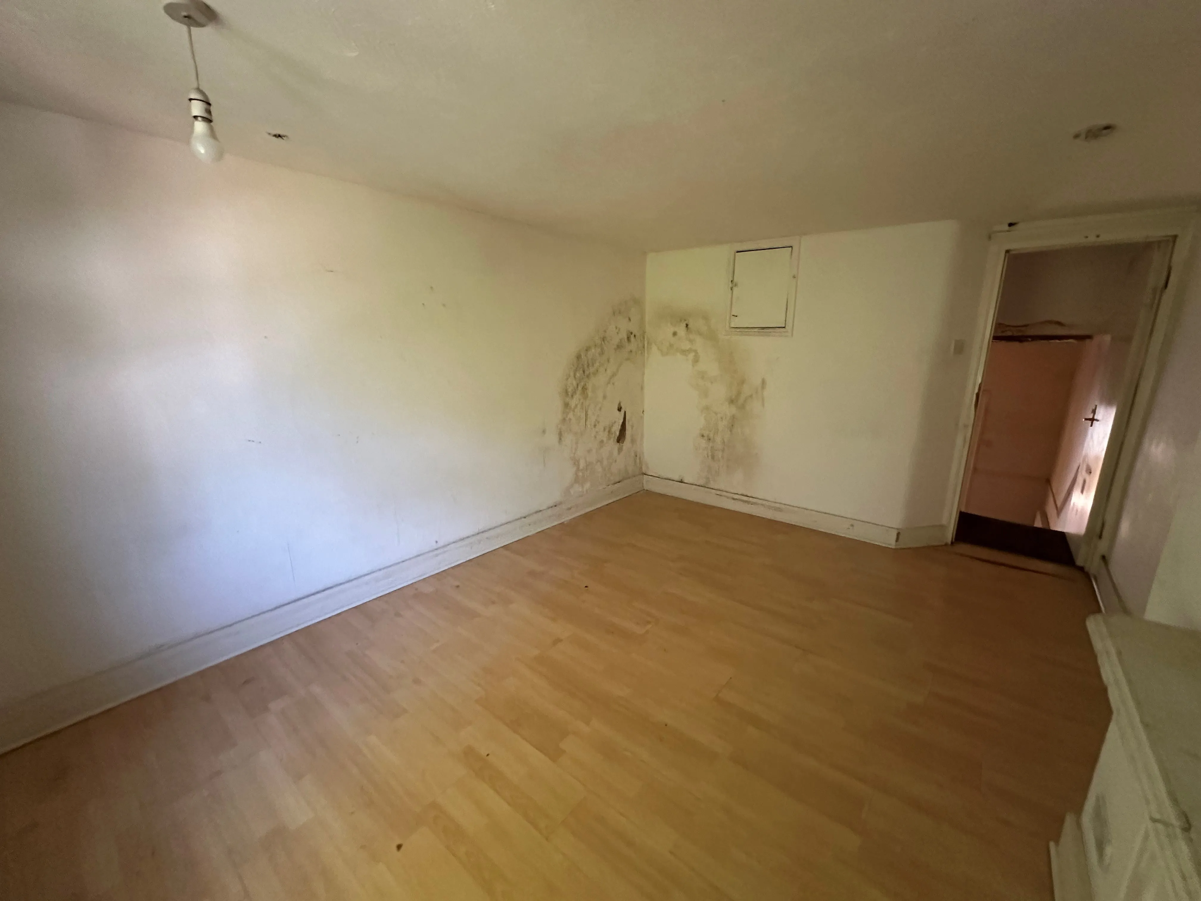 VACANT - Freehold Mid Terrace House