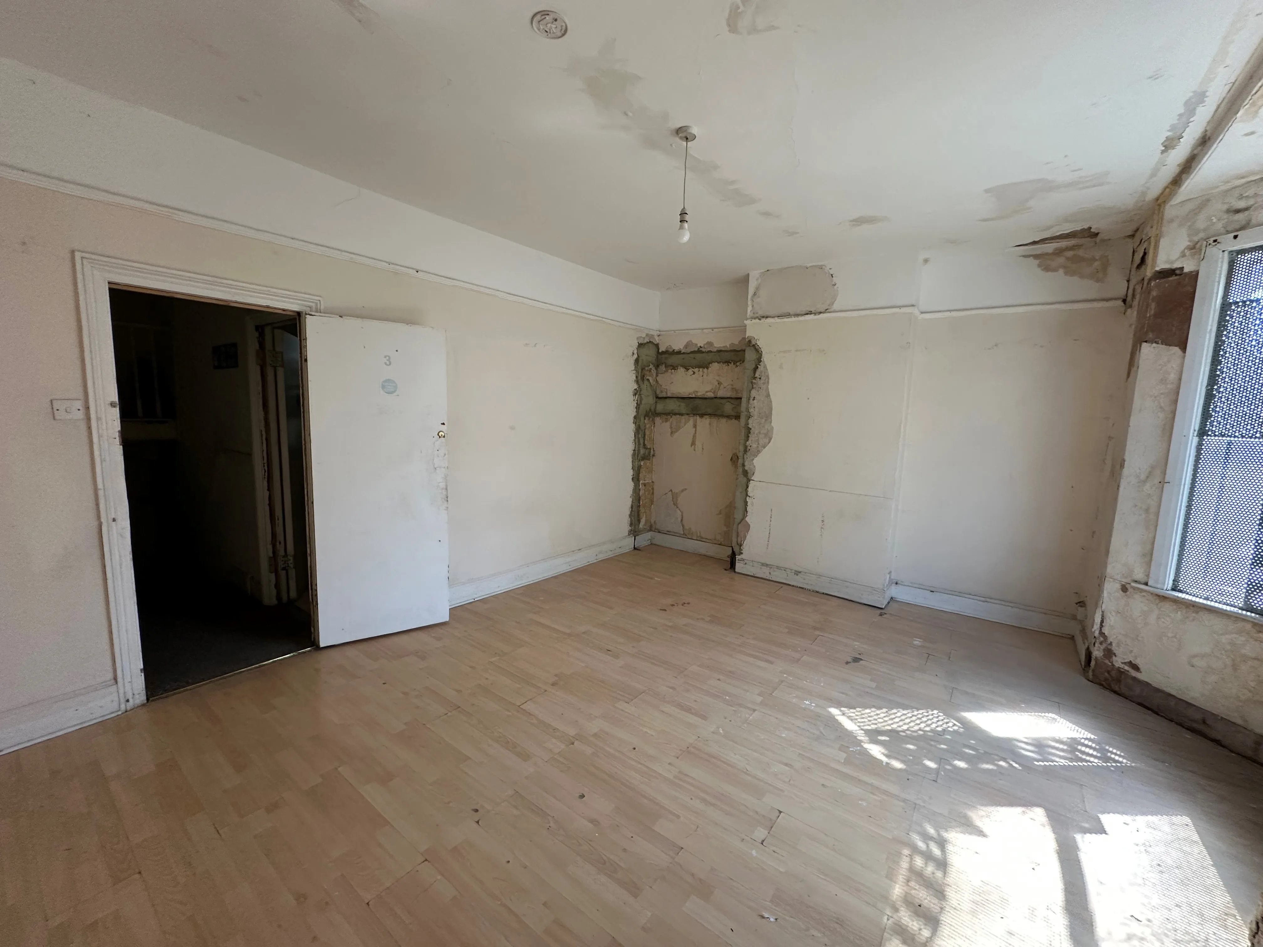 VACANT - Freehold Mid Terrace House
