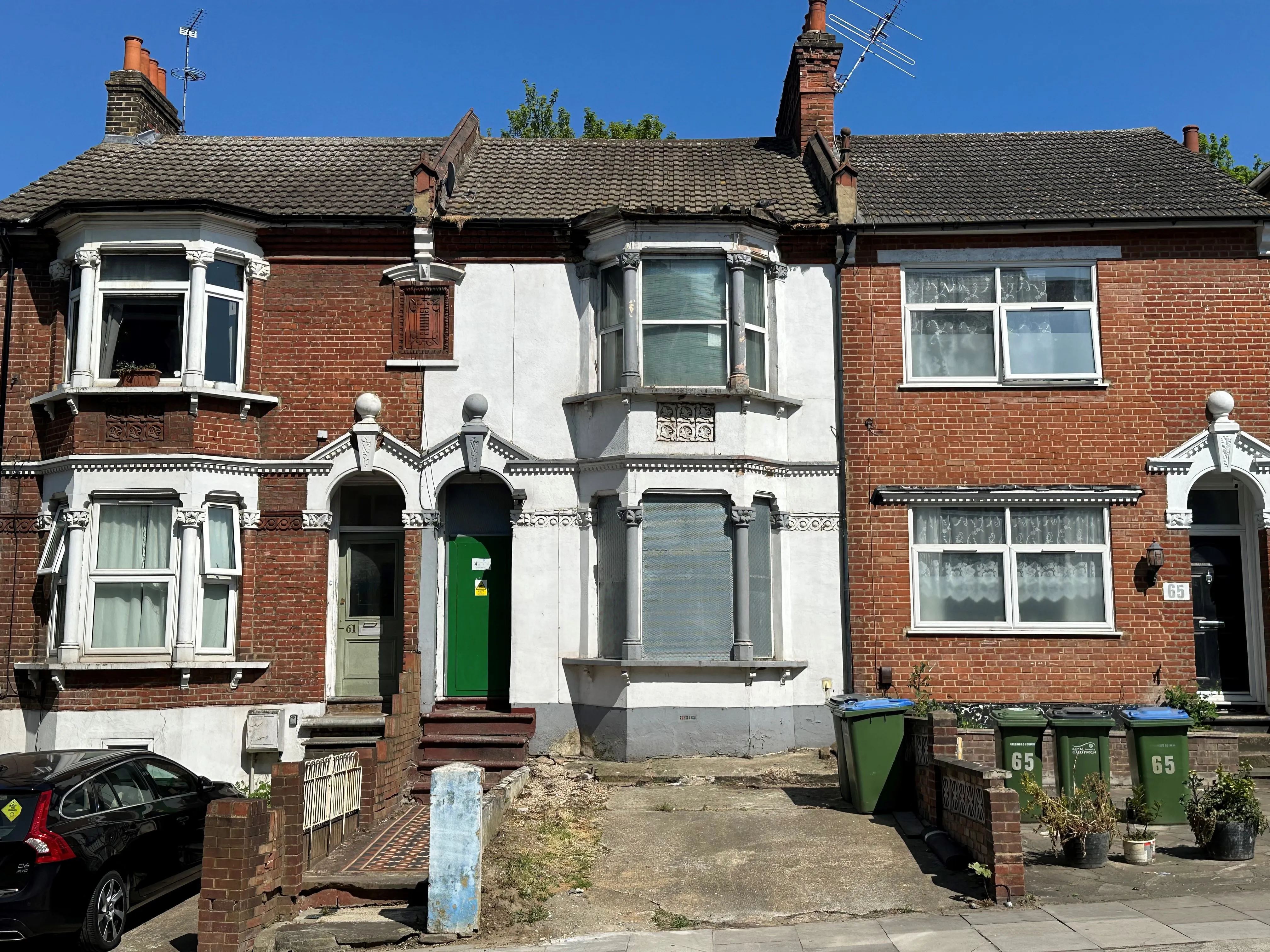 VACANT - Freehold Mid Terrace House