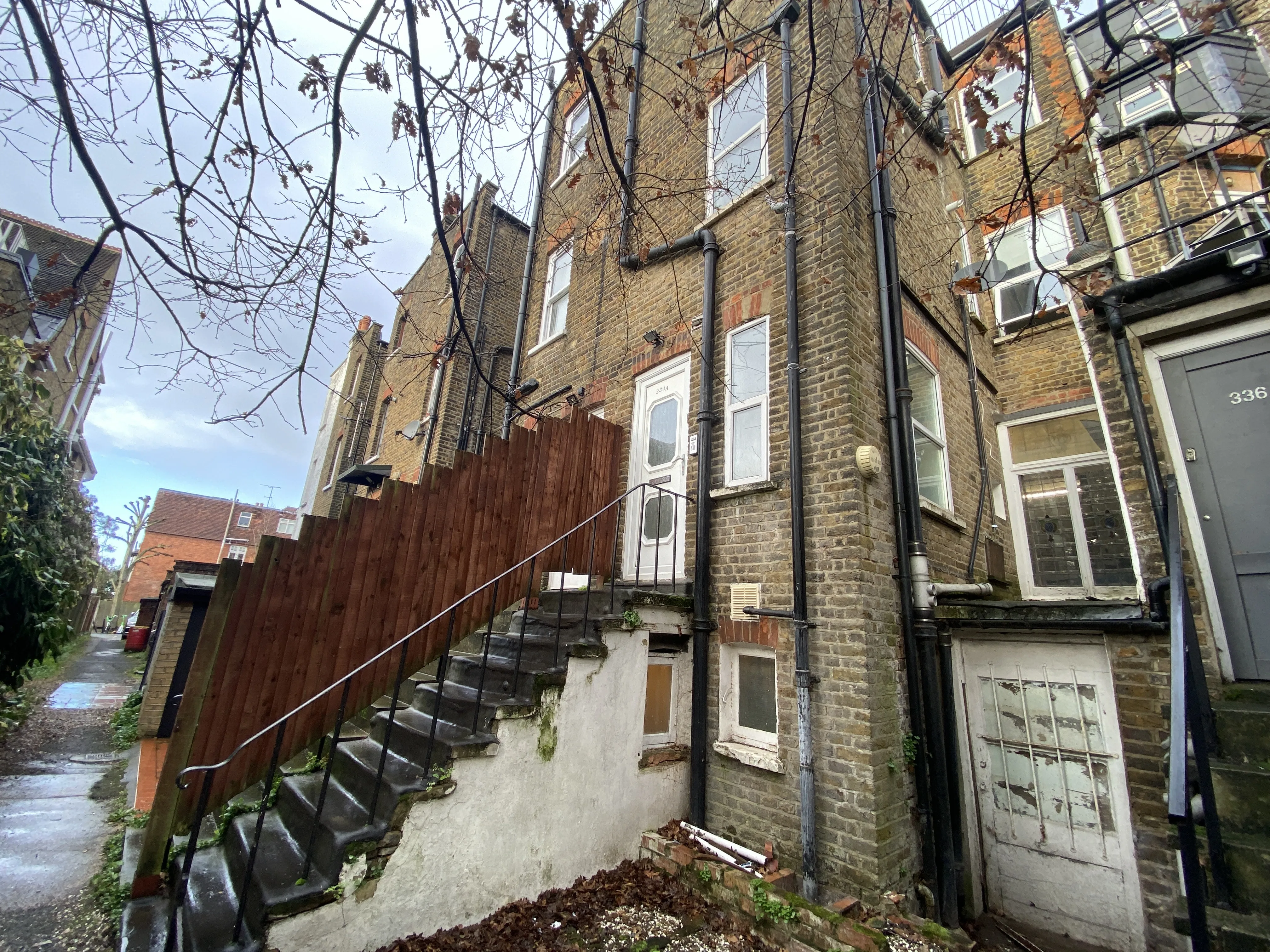 INVESTMENT - Freehold Mid Terrace Building