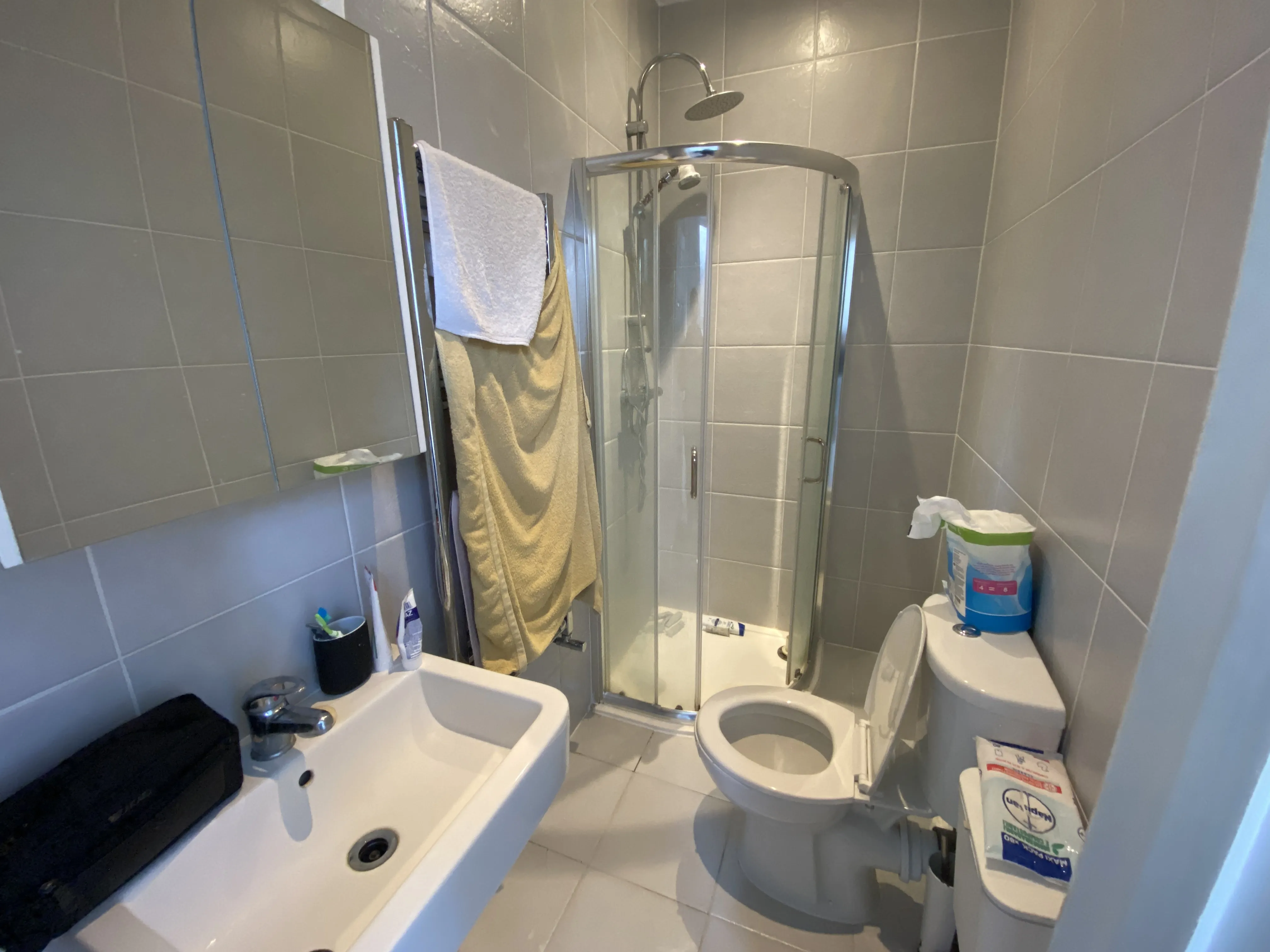 INVESTMENT - Freehold Mid Terrace Building