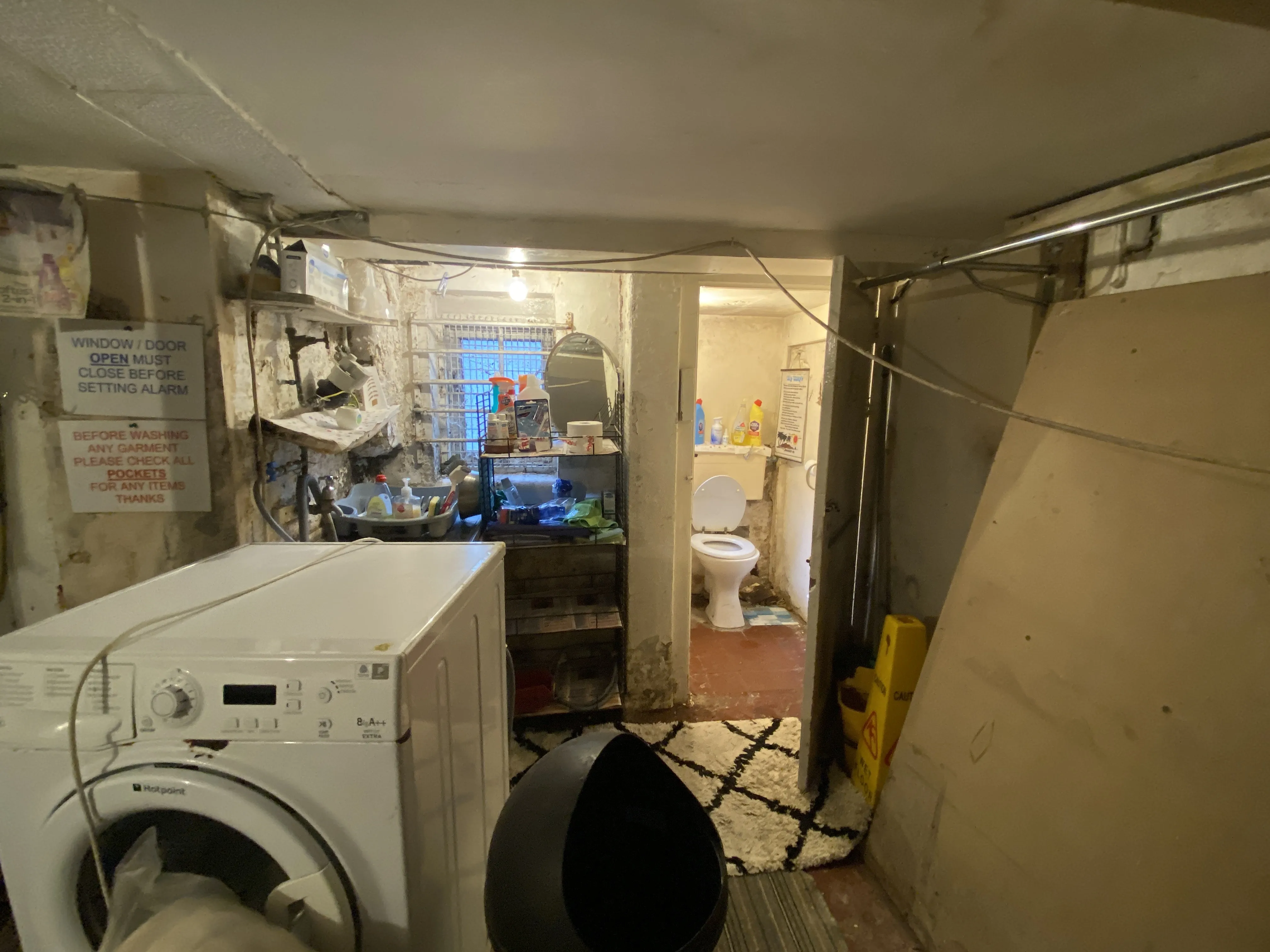 INVESTMENT - Freehold Mid Terrace Building