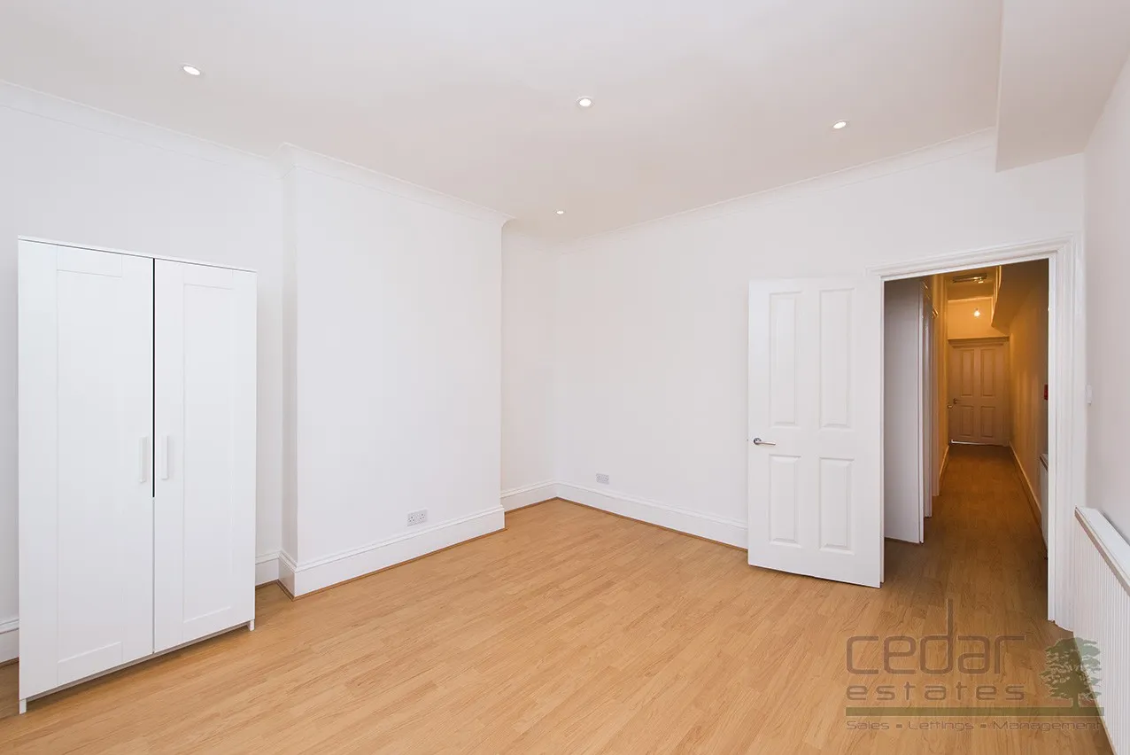 INVESTMENT - Freehold Mid Terrace Building