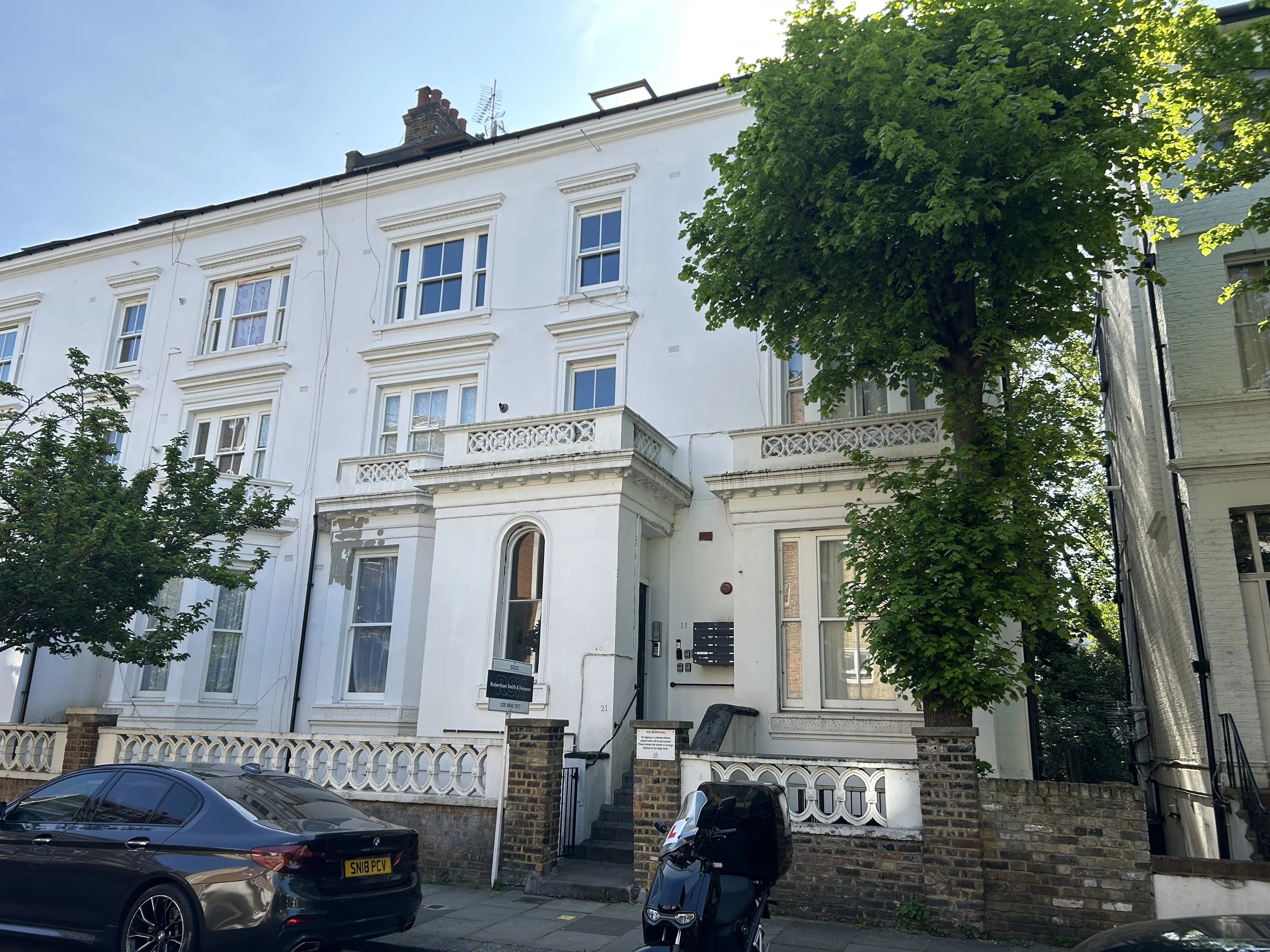 VACANT - Leasehold Self Contained Lower Ground Floor Flat