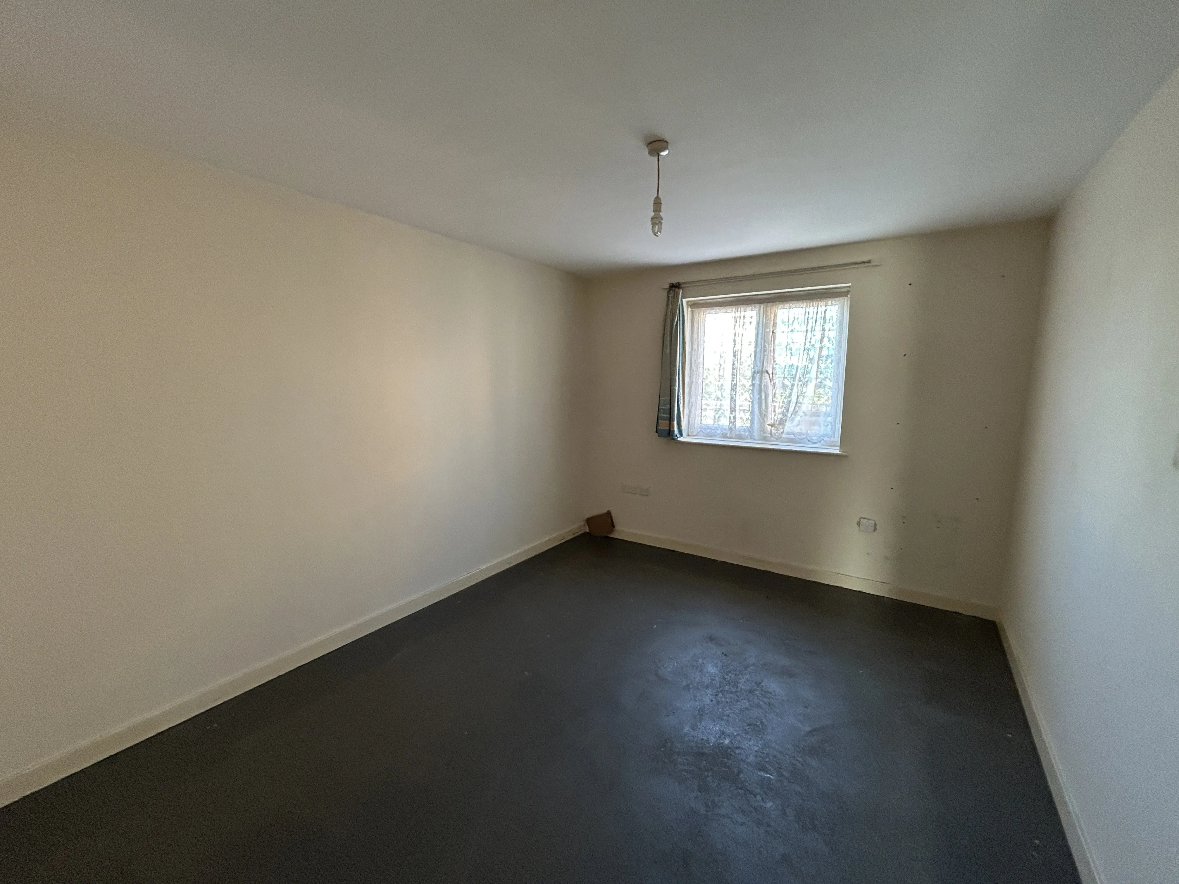 VACANT - Leasehold Self Contained Third Floor Flat