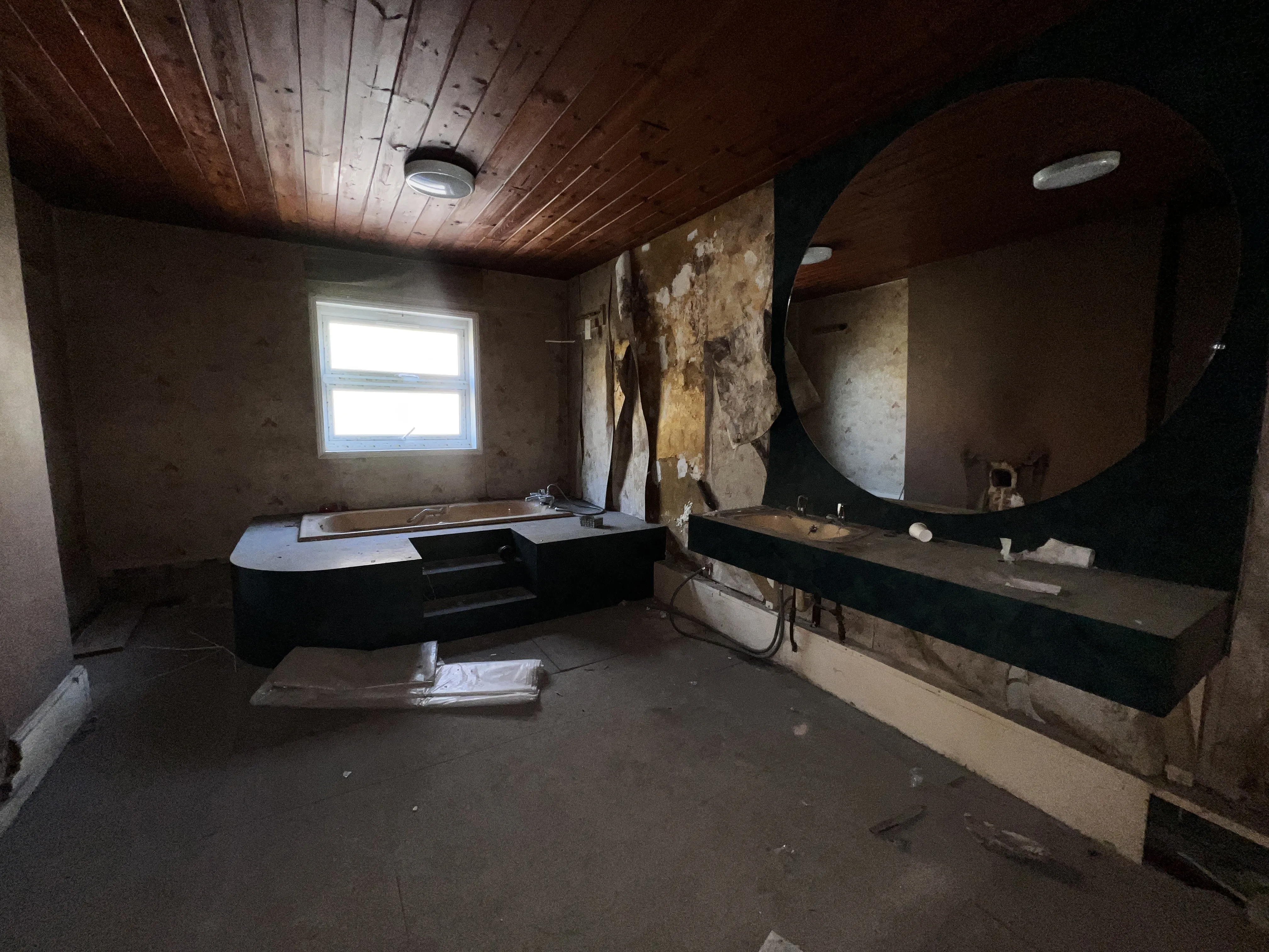 VACANT - Freehold Building with Planning Permission