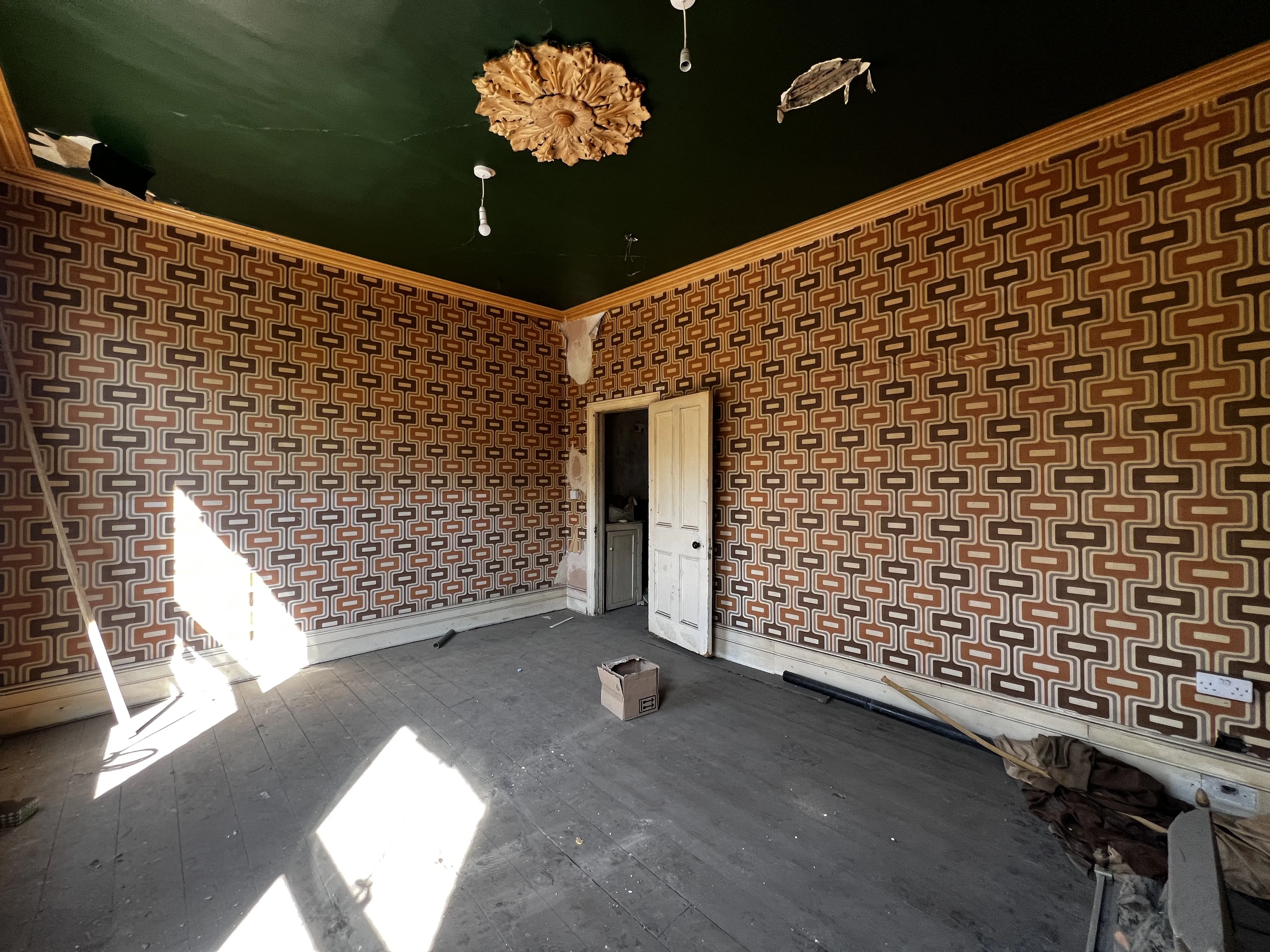 VACANT - Freehold Building with Planning Permission