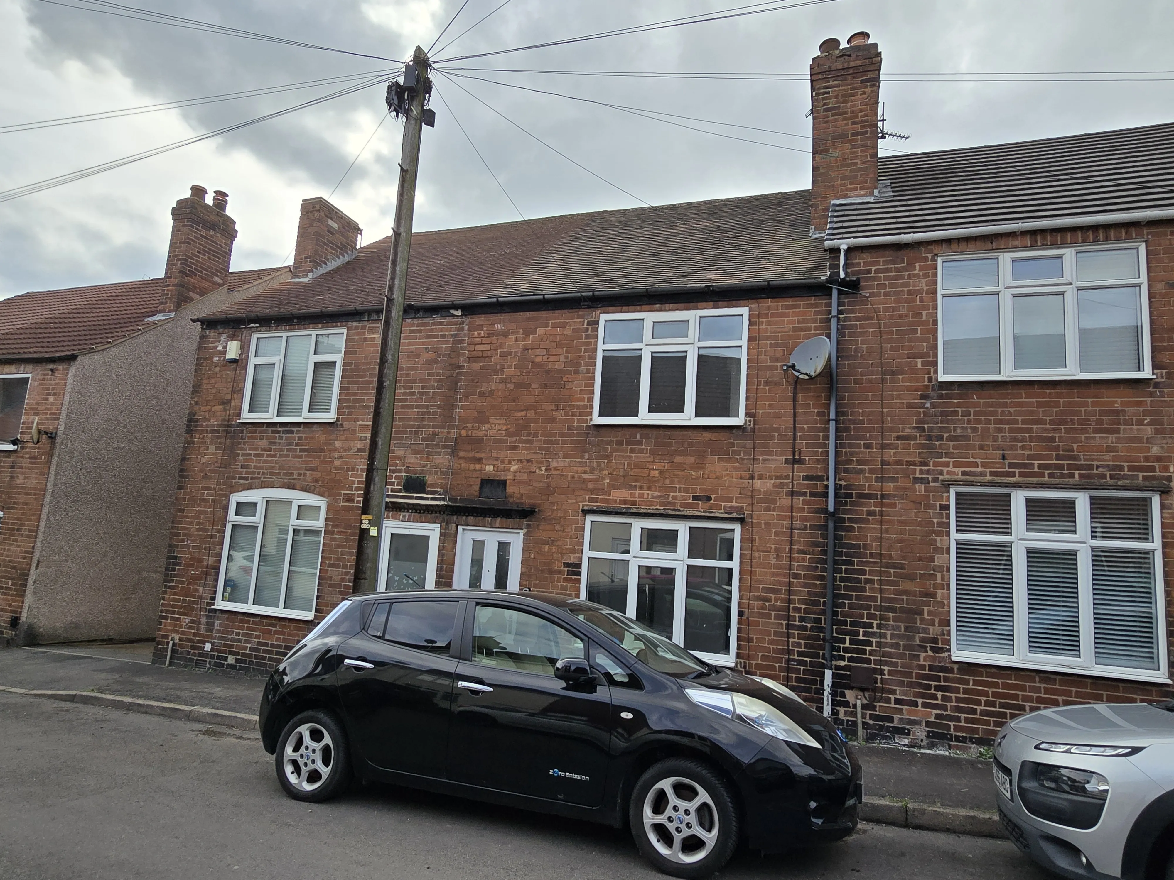 VACANT - Freehold Mid Terrace House 