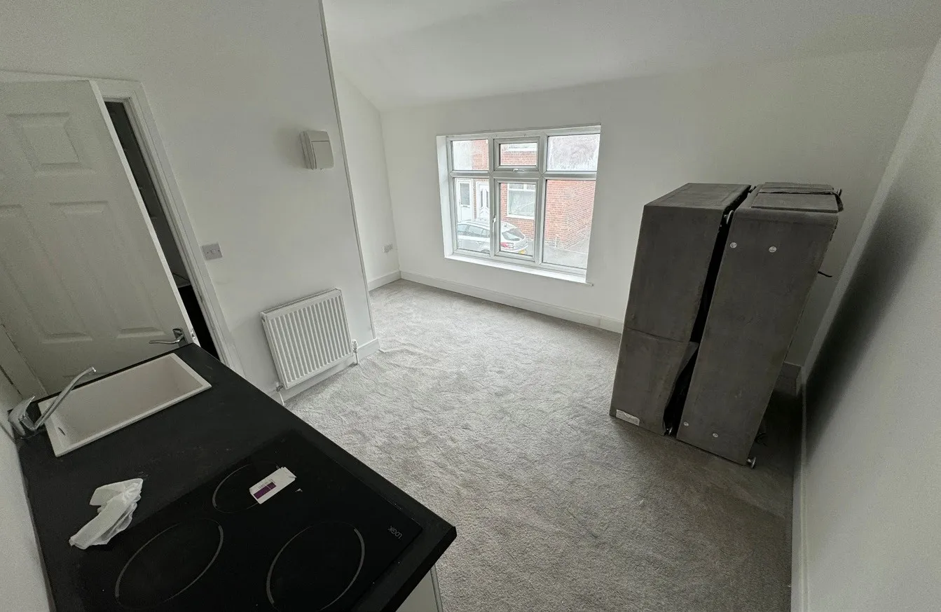 VACANT - Freehold Mid Terrace House 
