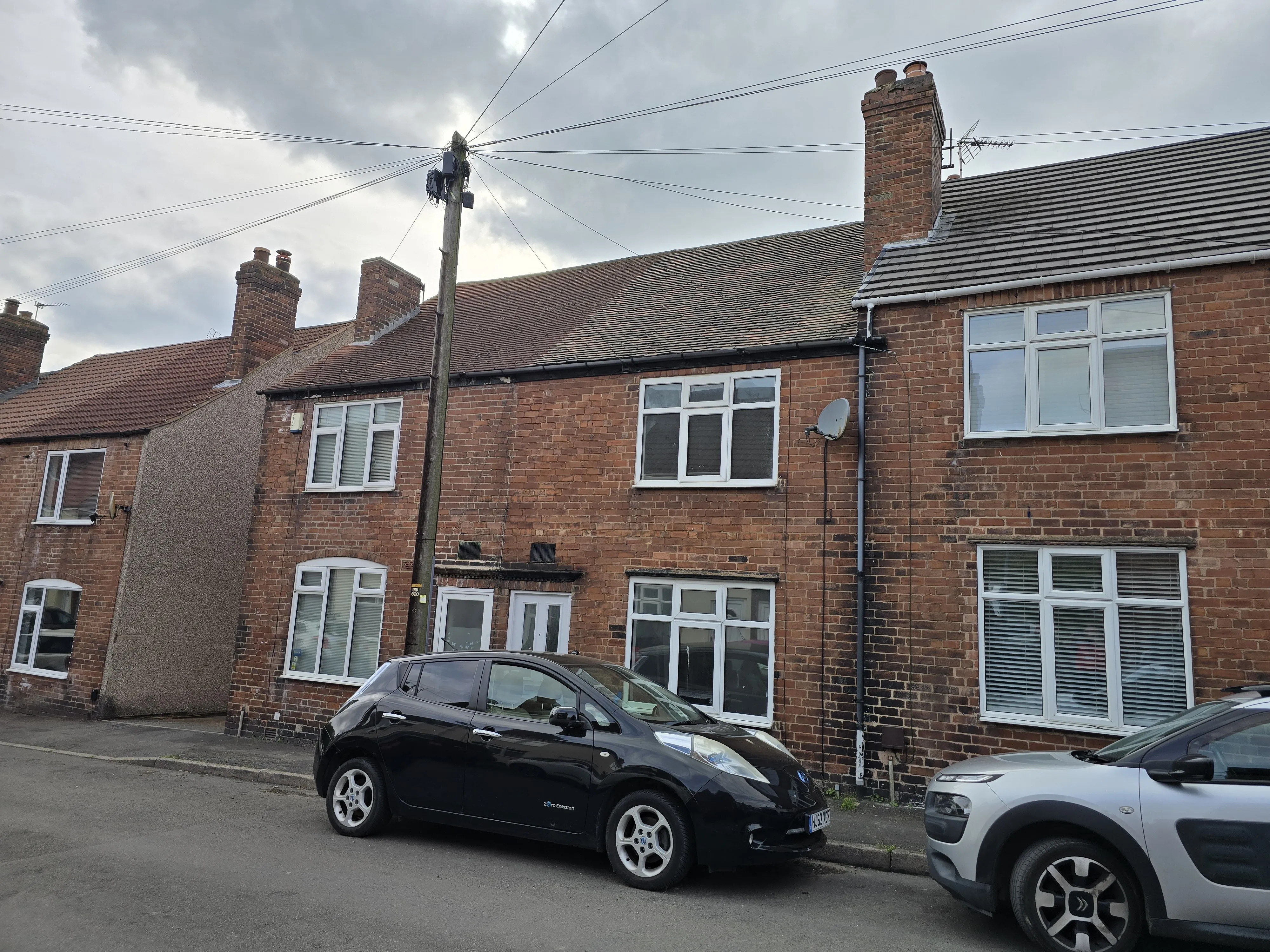 VACANT - Freehold Mid Terrace House 