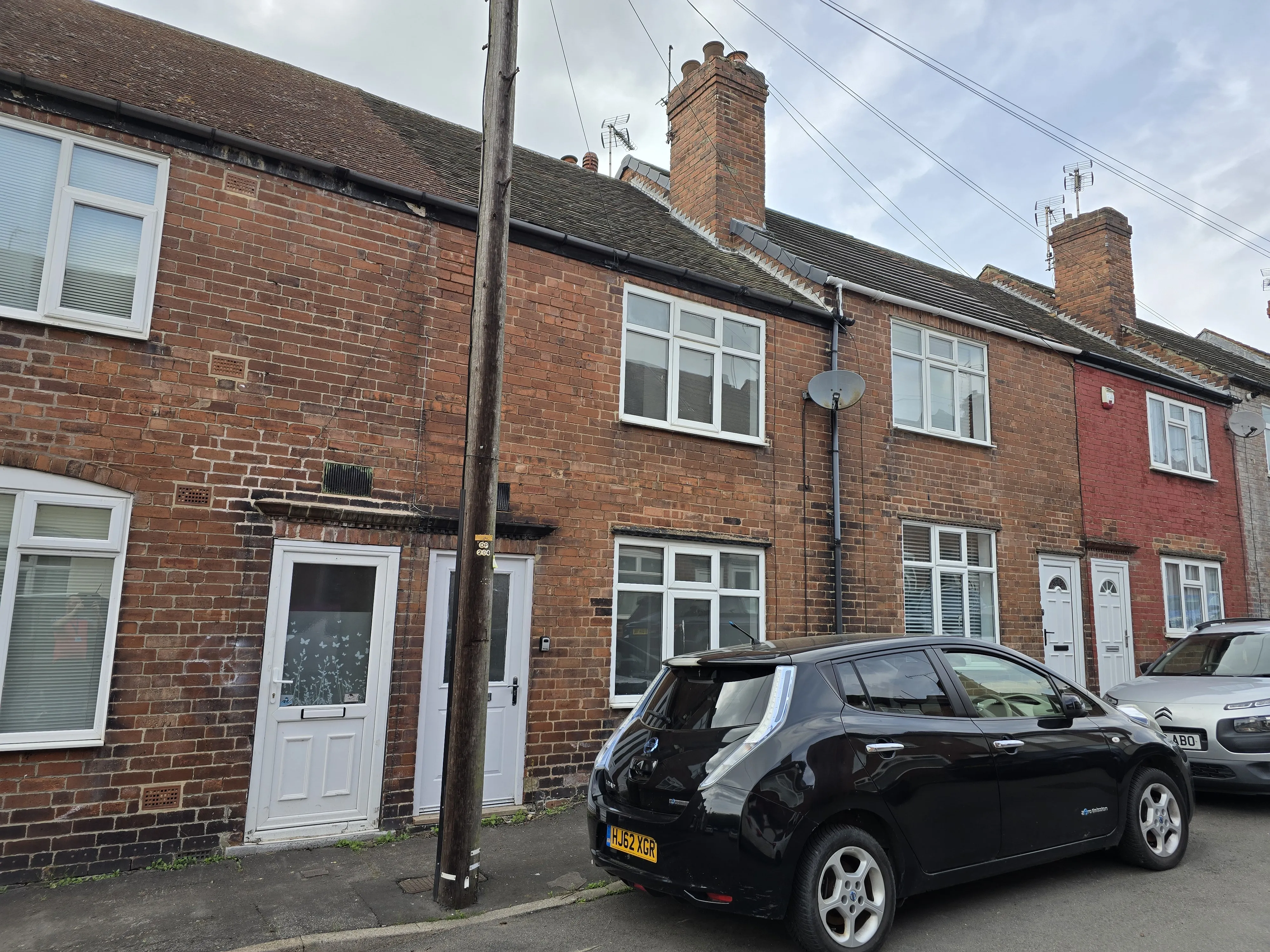 VACANT - Freehold Mid Terrace House 