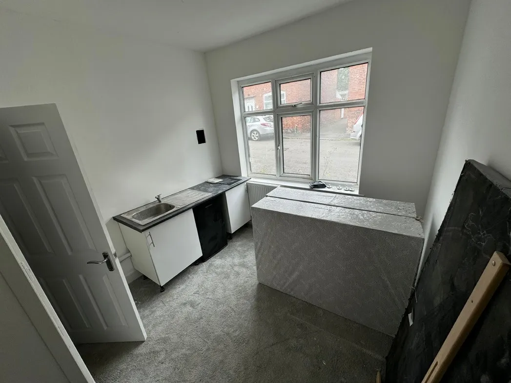 VACANT - Freehold Mid Terrace House 