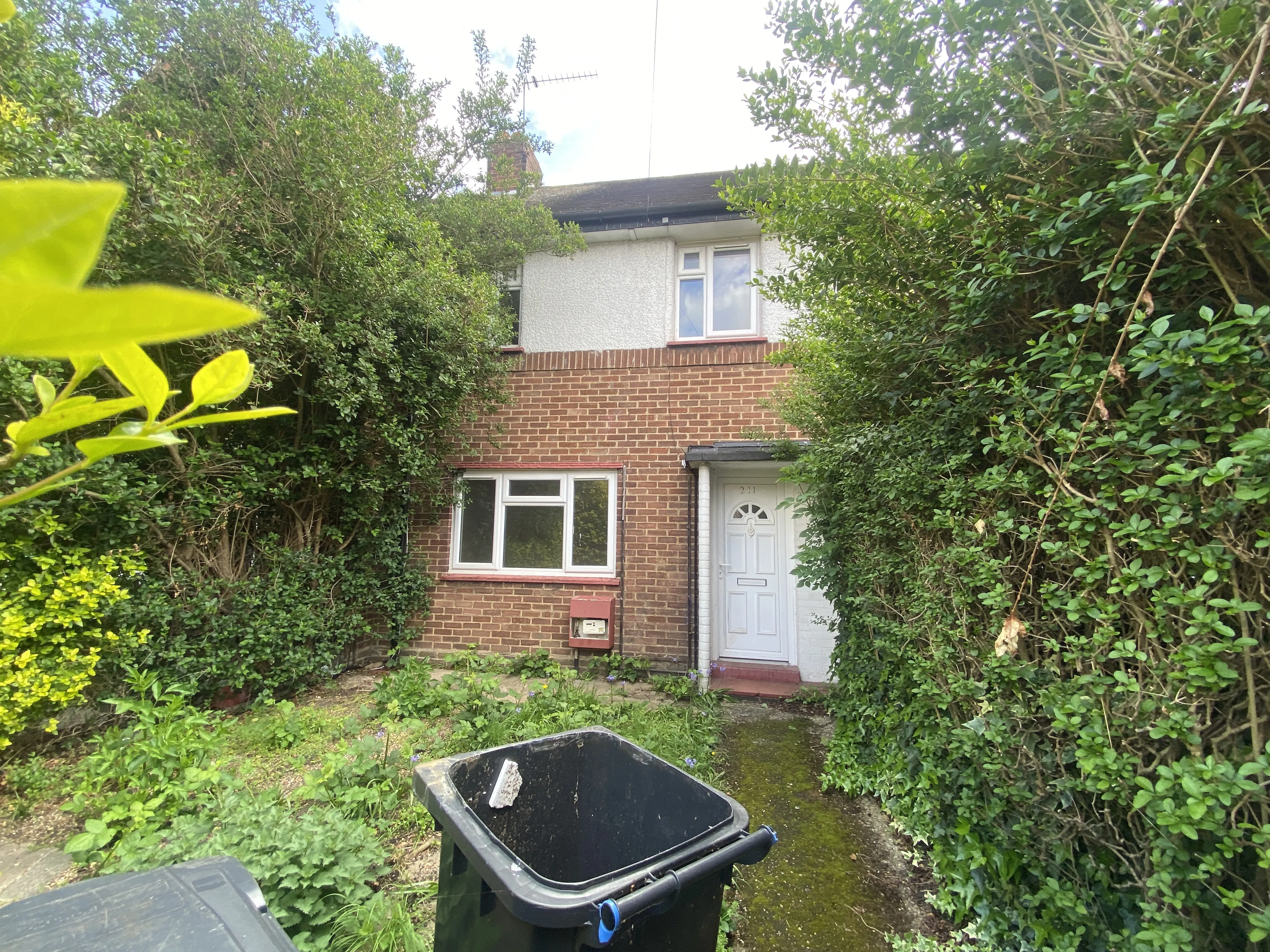 VACANT - Freehold Mid Terrace House