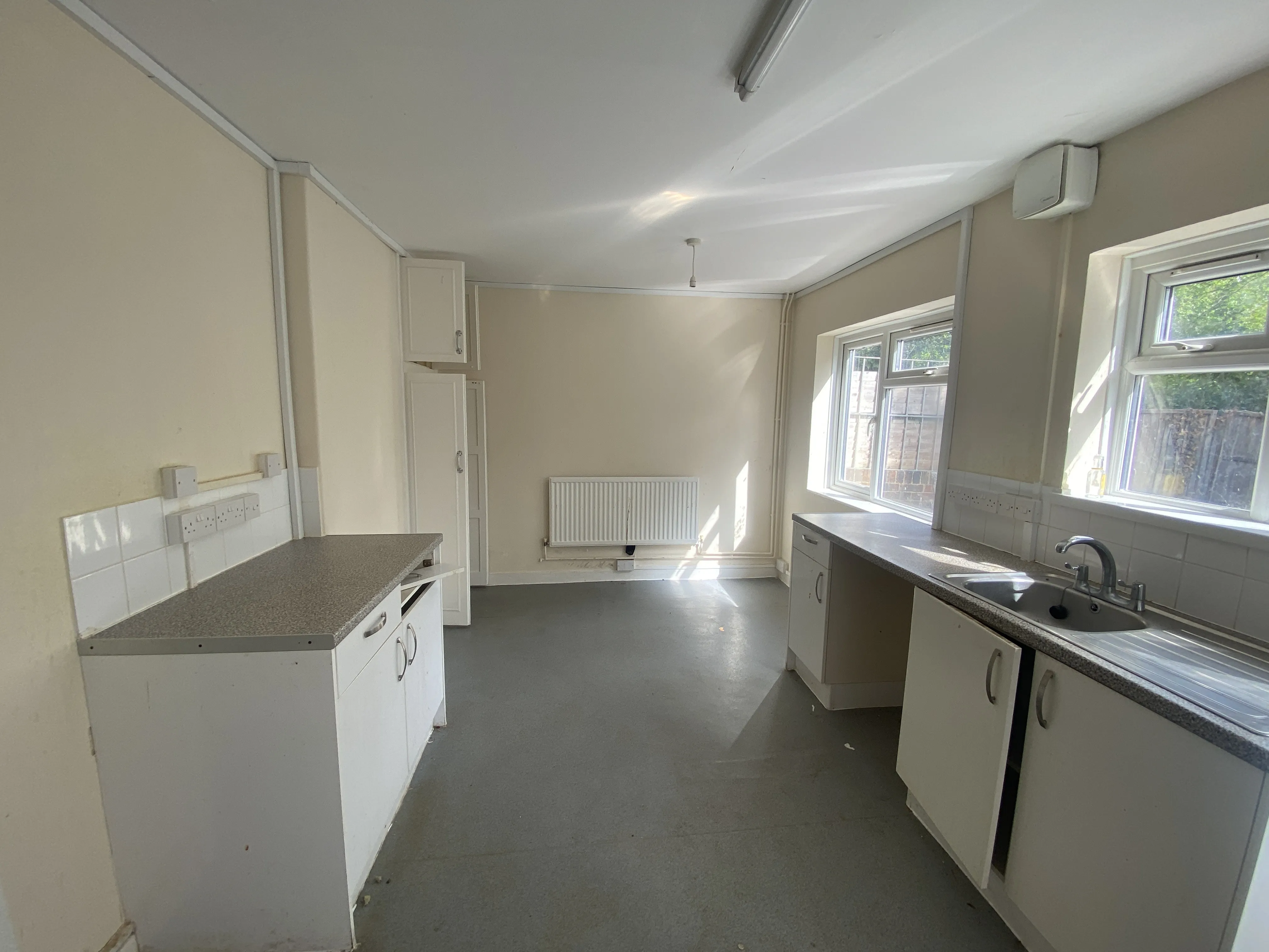 VACANT - Freehold Mid Terrace House