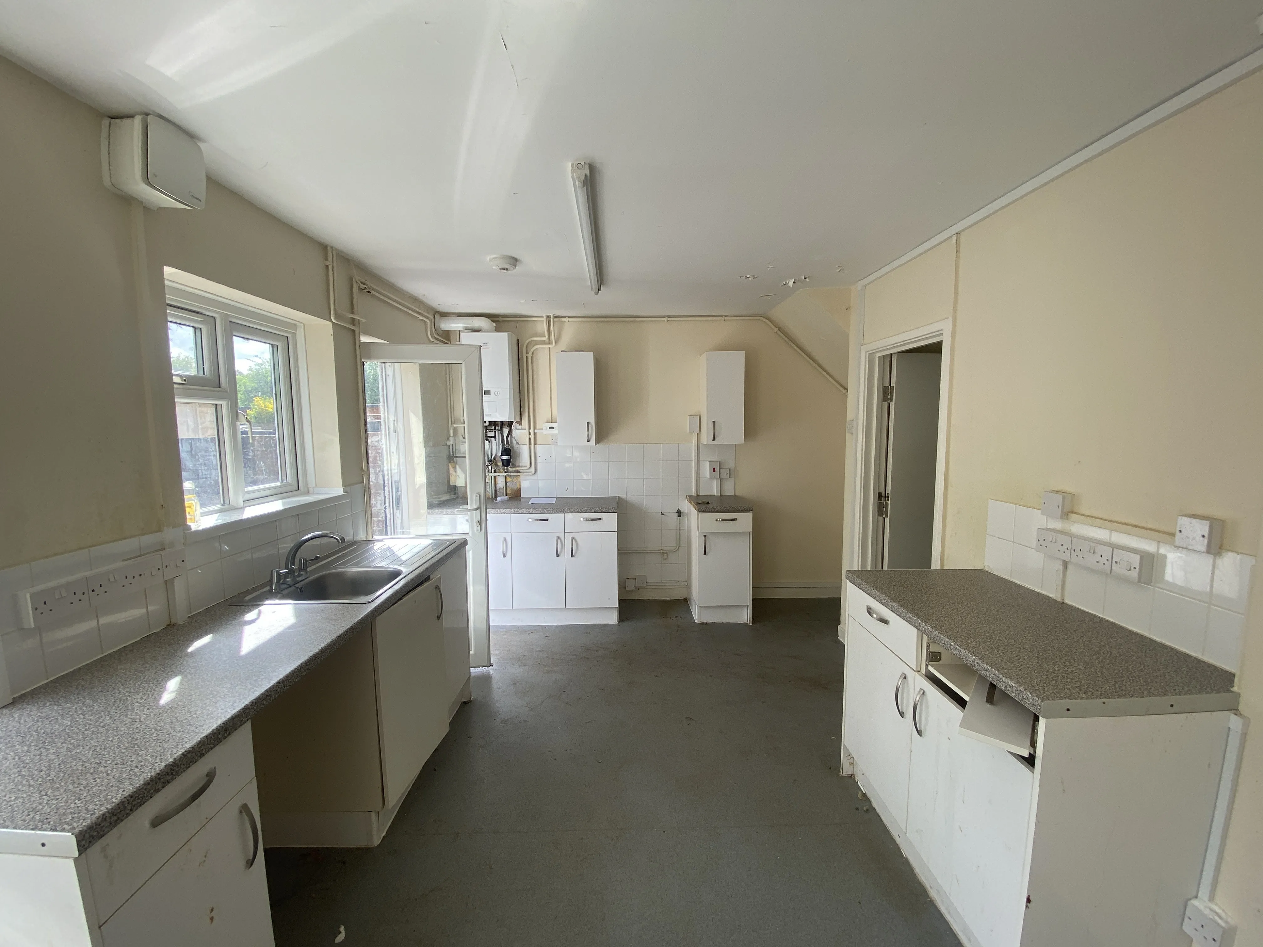 VACANT - Freehold Mid Terrace House