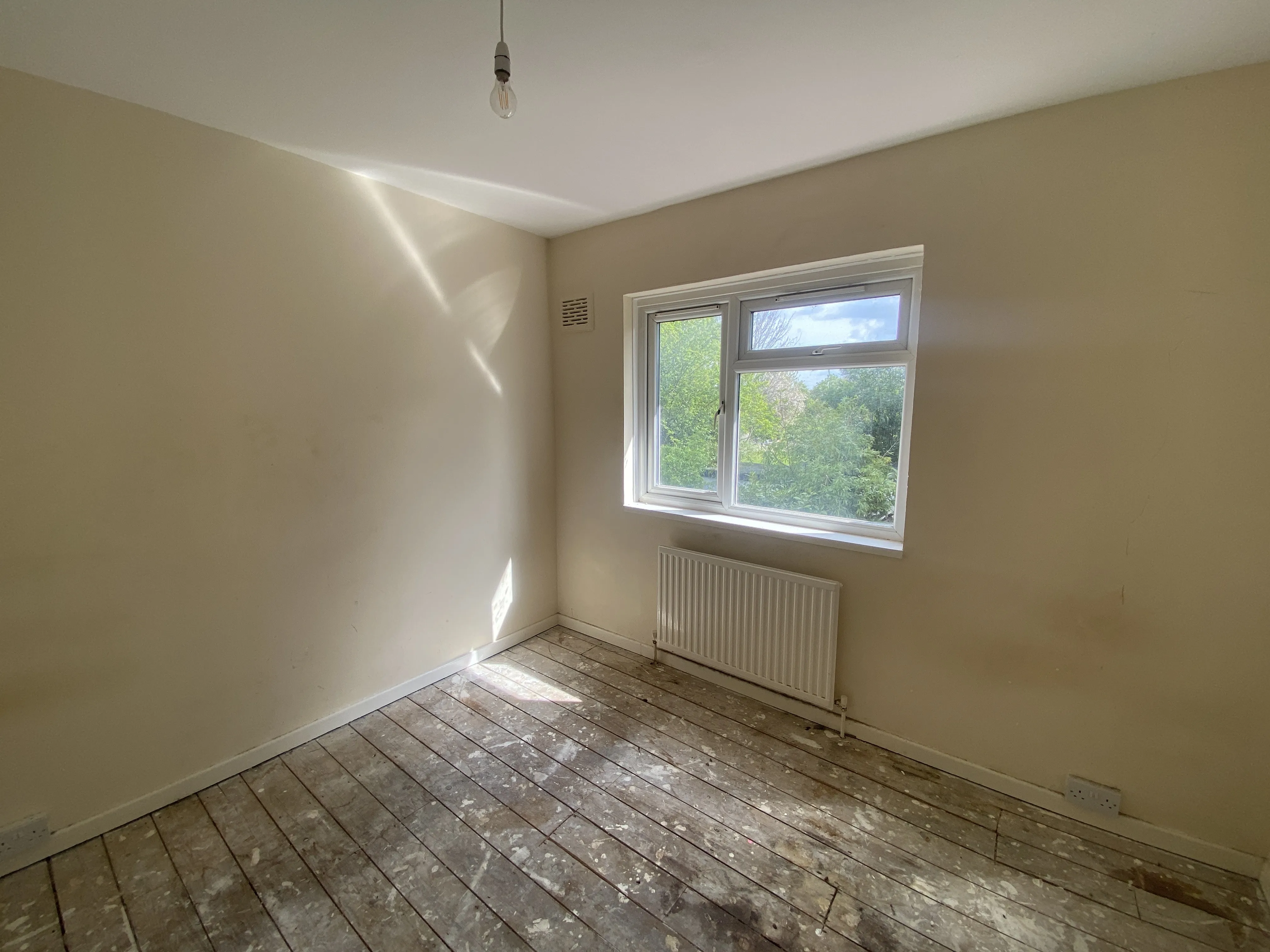 VACANT - Freehold Mid Terrace House