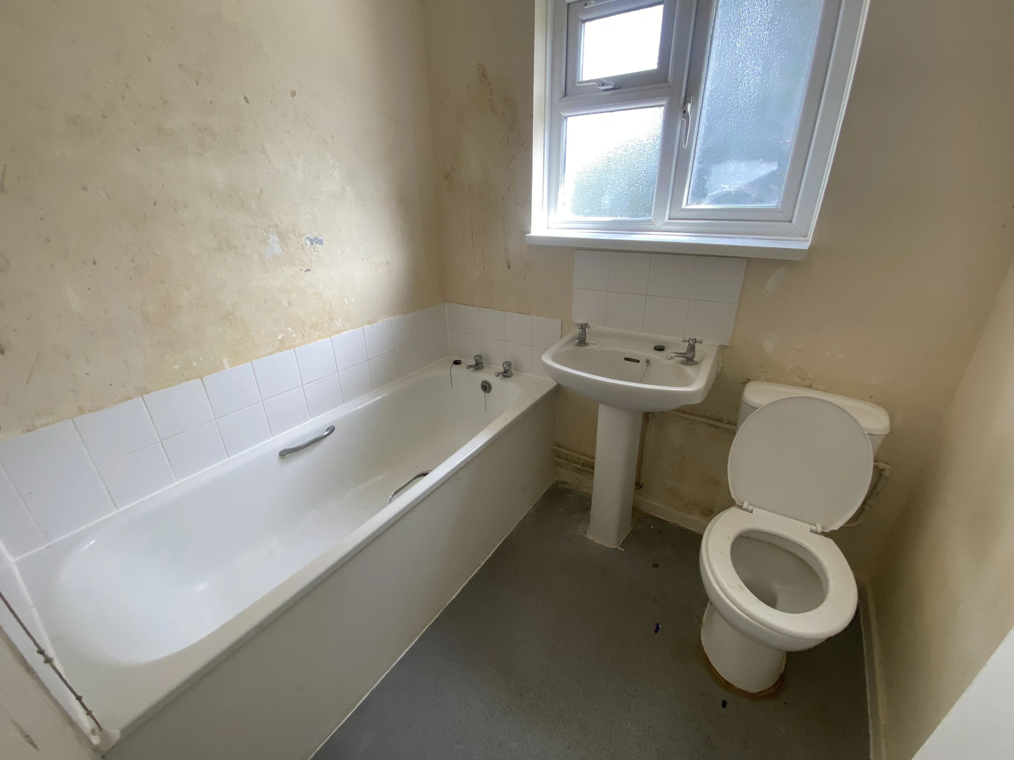 VACANT - Freehold Mid Terrace House