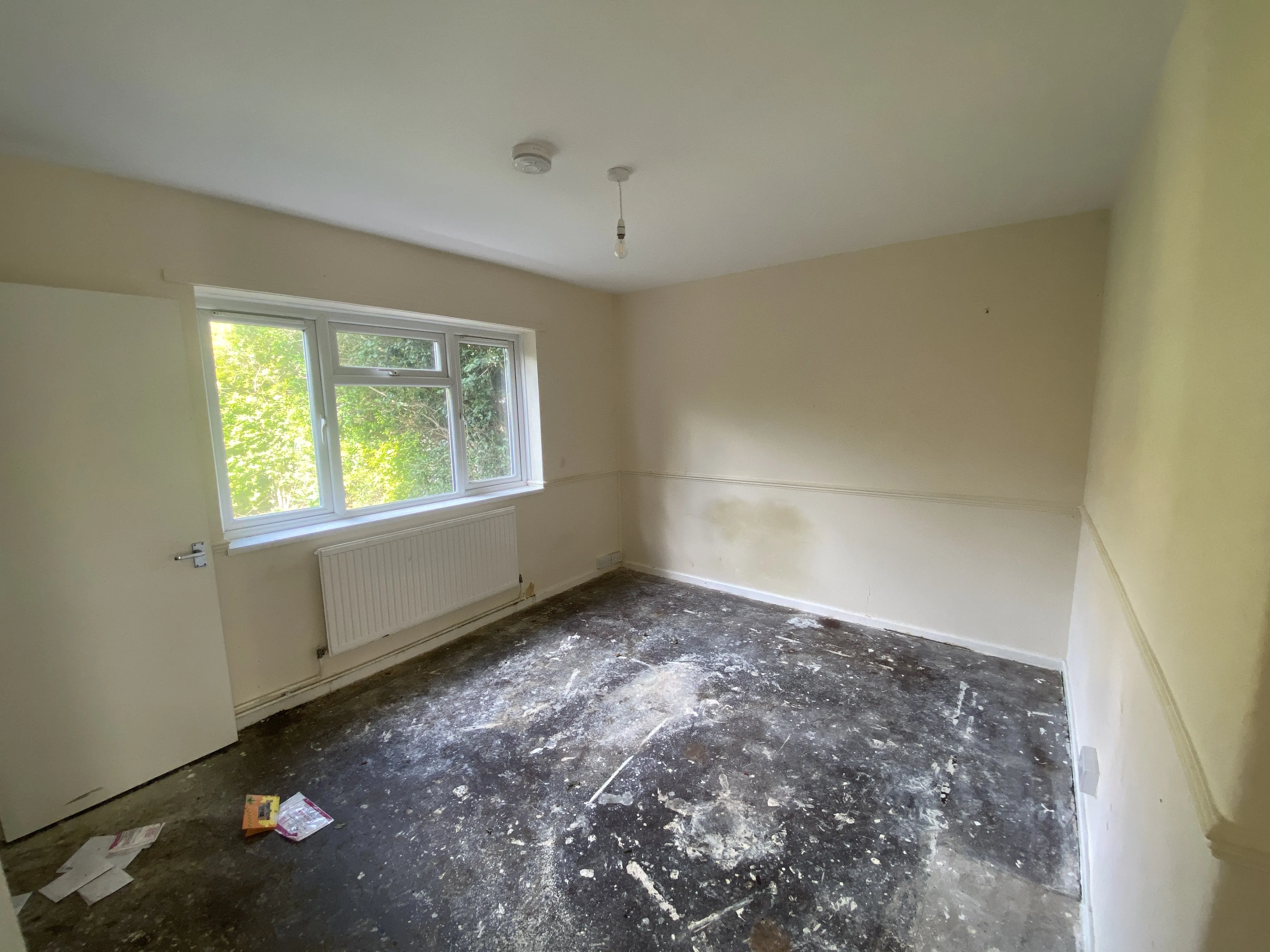 VACANT - Freehold Mid Terrace House