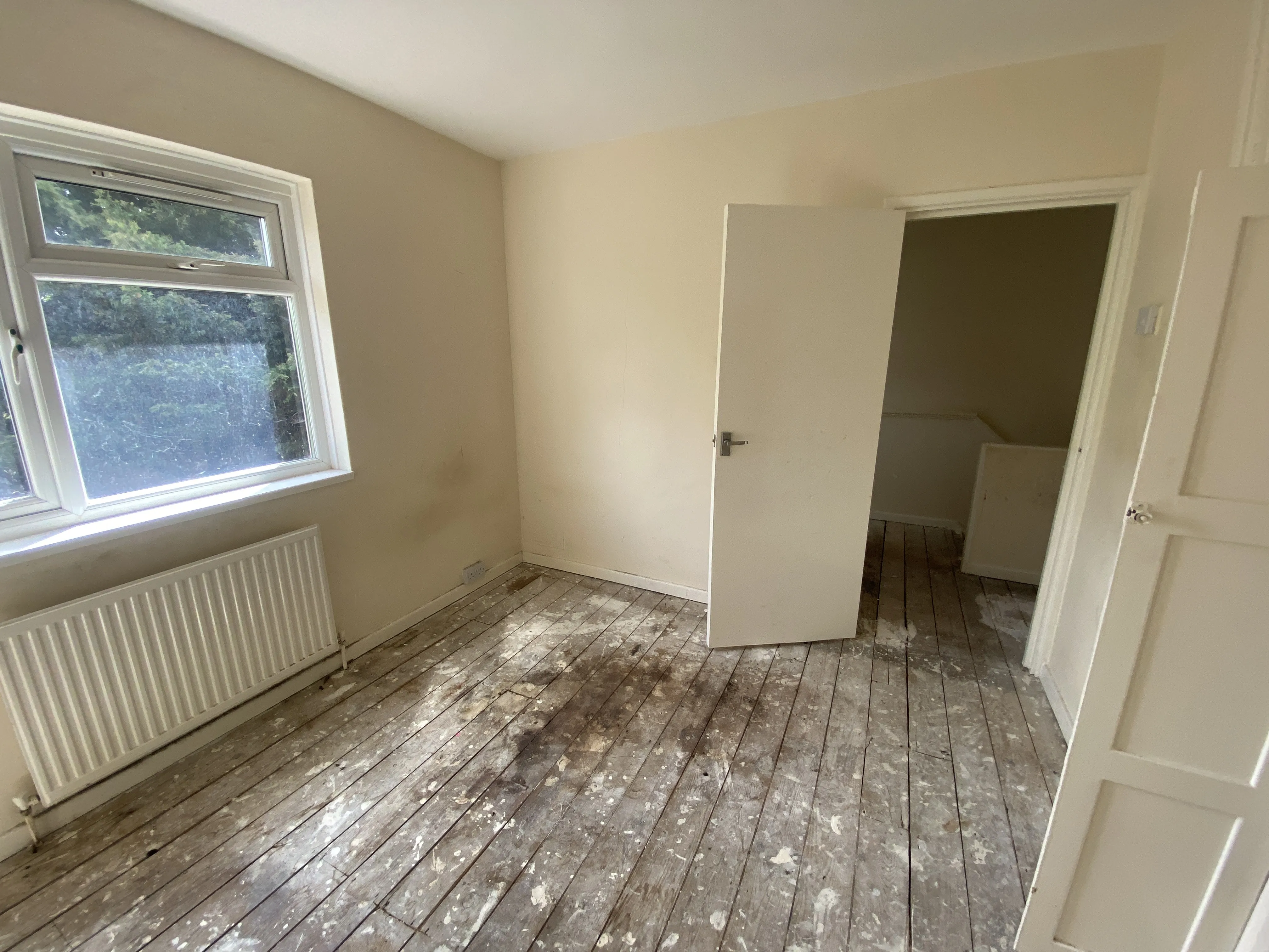 VACANT - Freehold Mid Terrace House