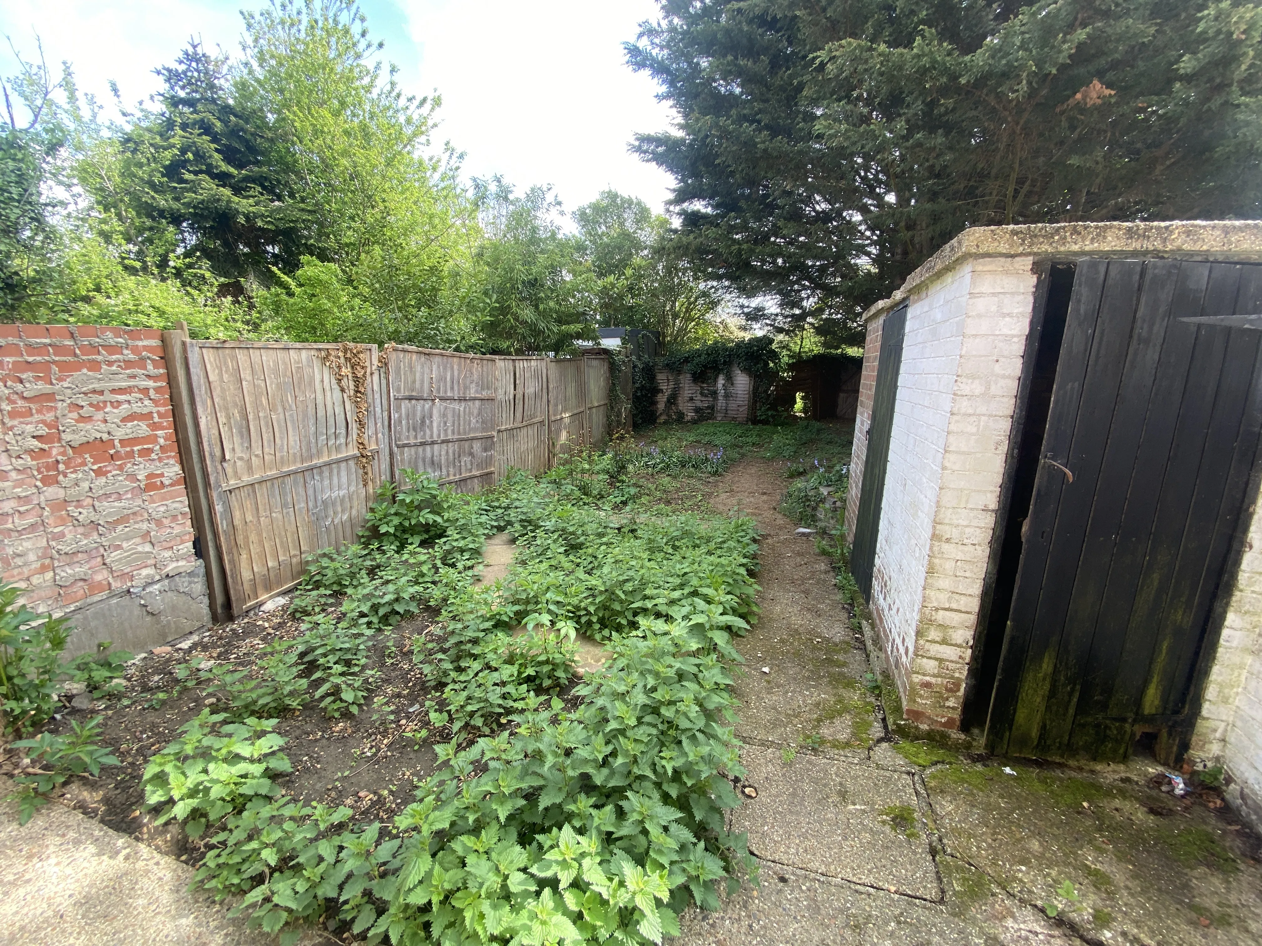 VACANT - Freehold Mid Terrace House