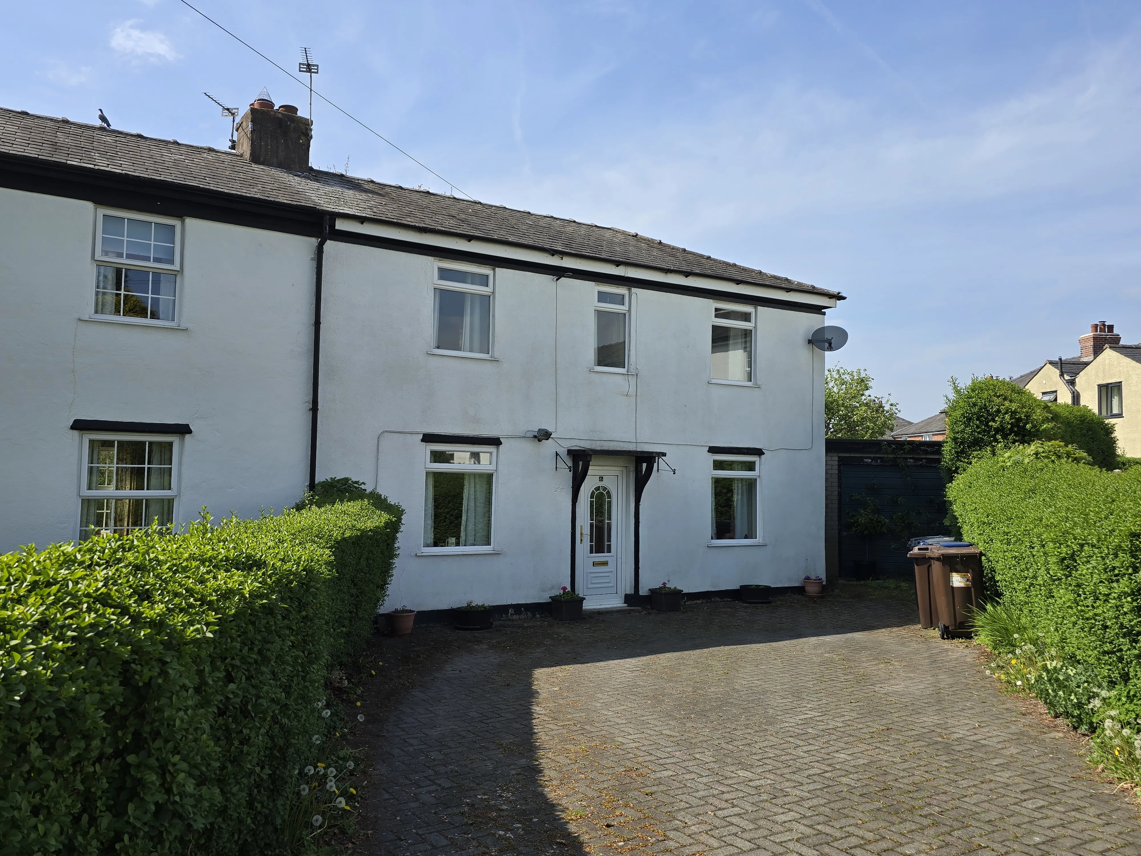 INVESTMENT - Freehold End of Terrace House 
