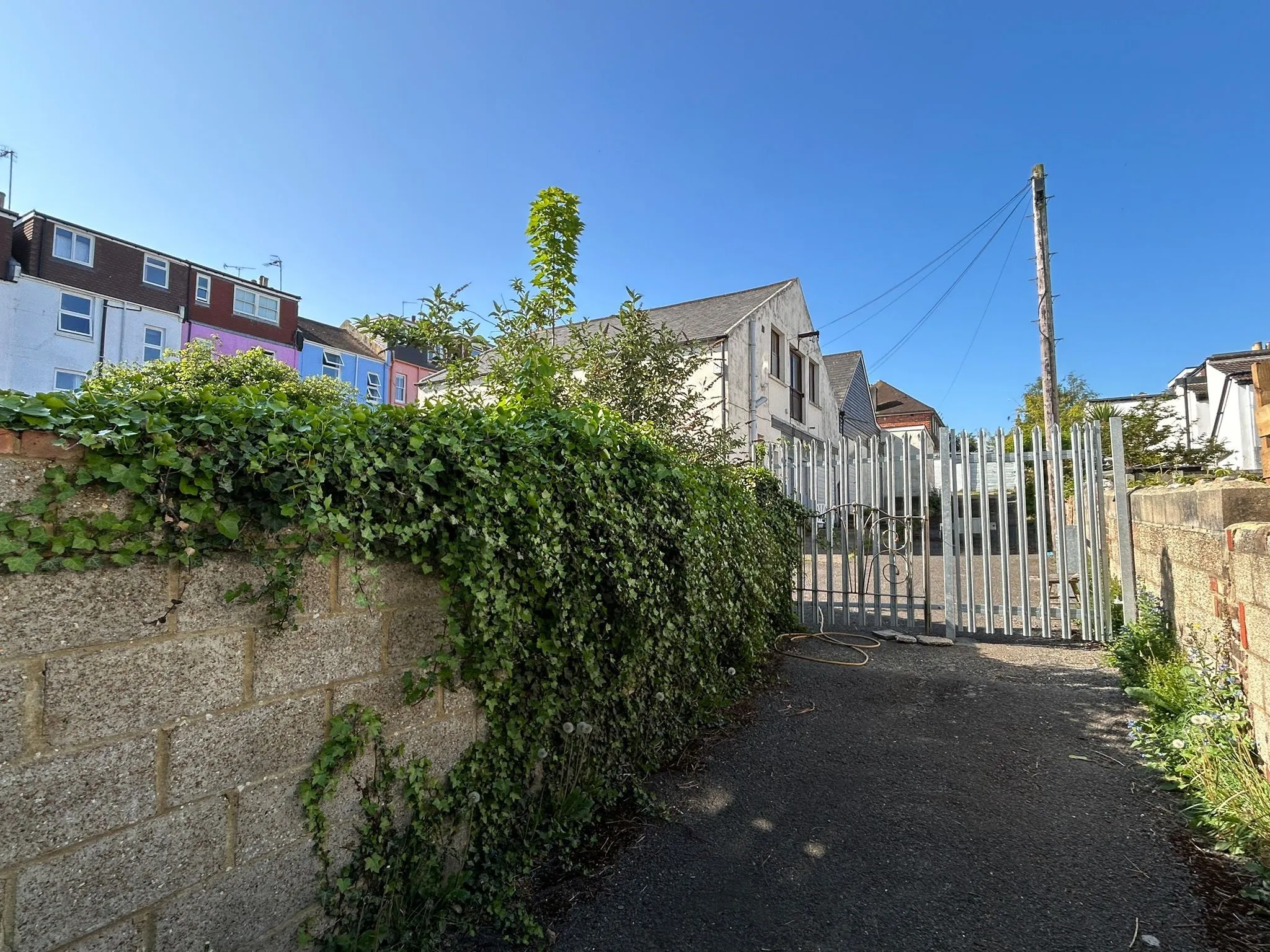 VACANT - Well Located Freehold Site with Planning