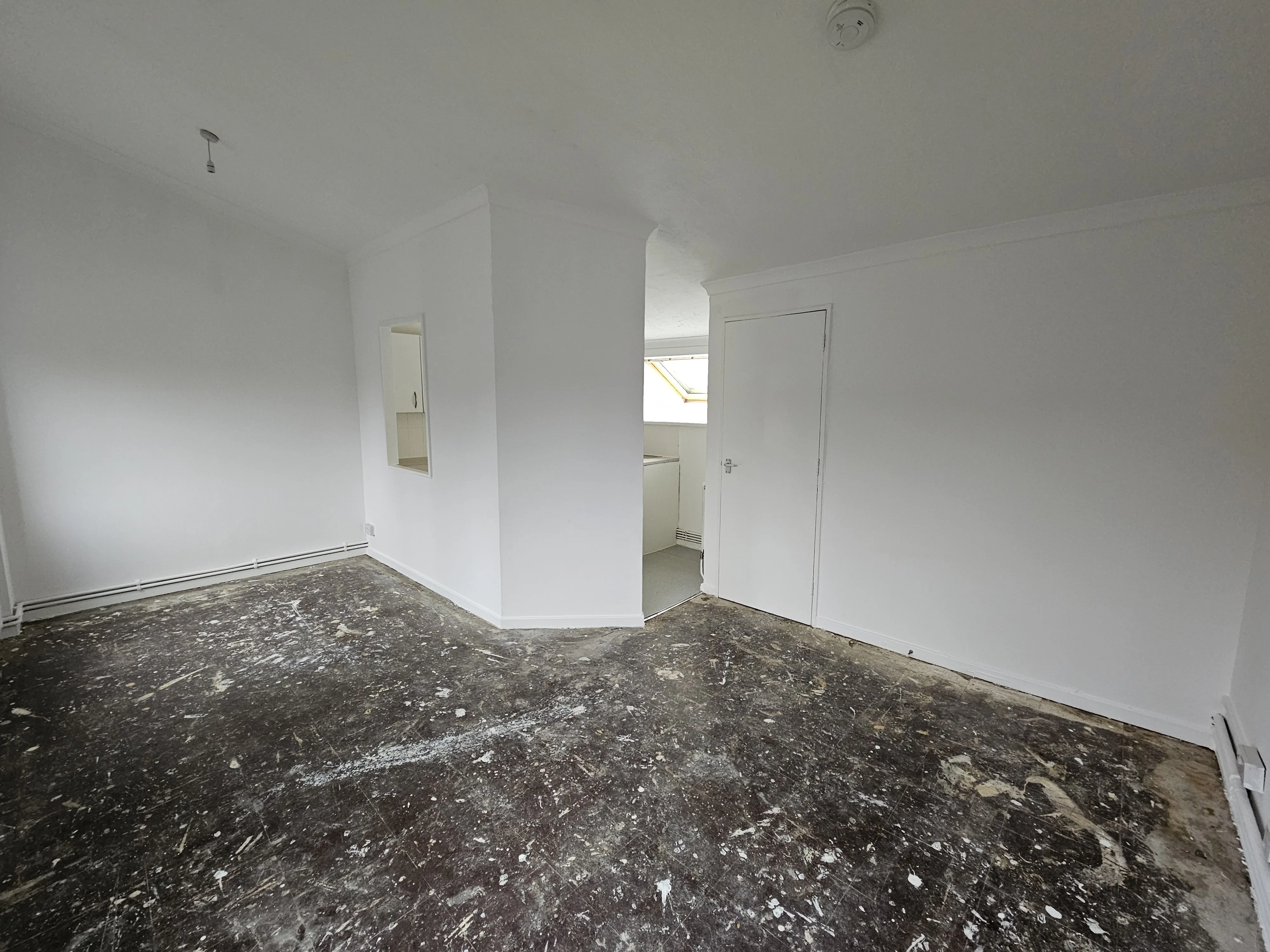 VACANT - Leasehold Self Contained First Floor Flat