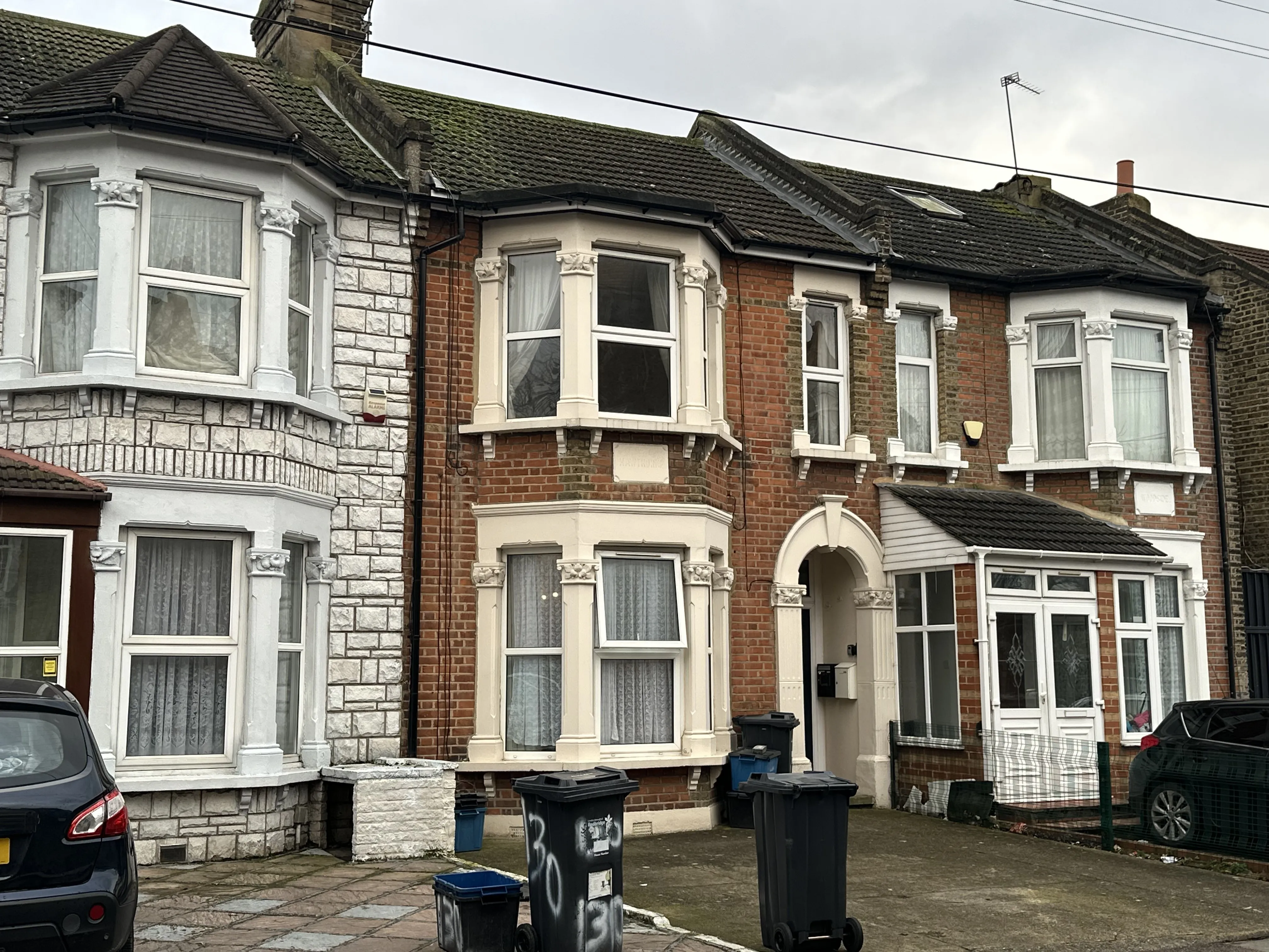 VACANT - Long Leasehold Self Contained First Floor Flat