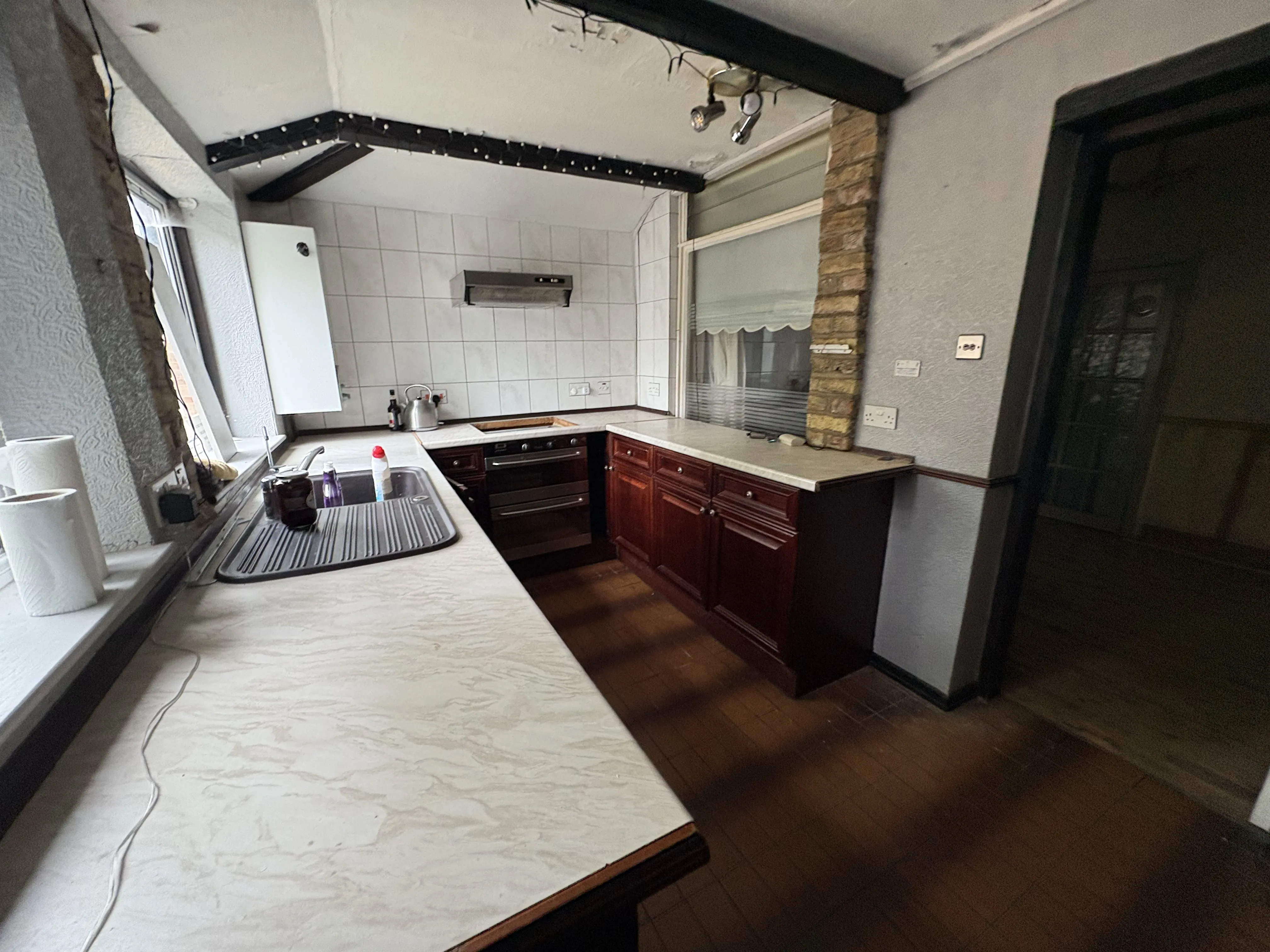 VACANT - Freehold Mid Terrace House