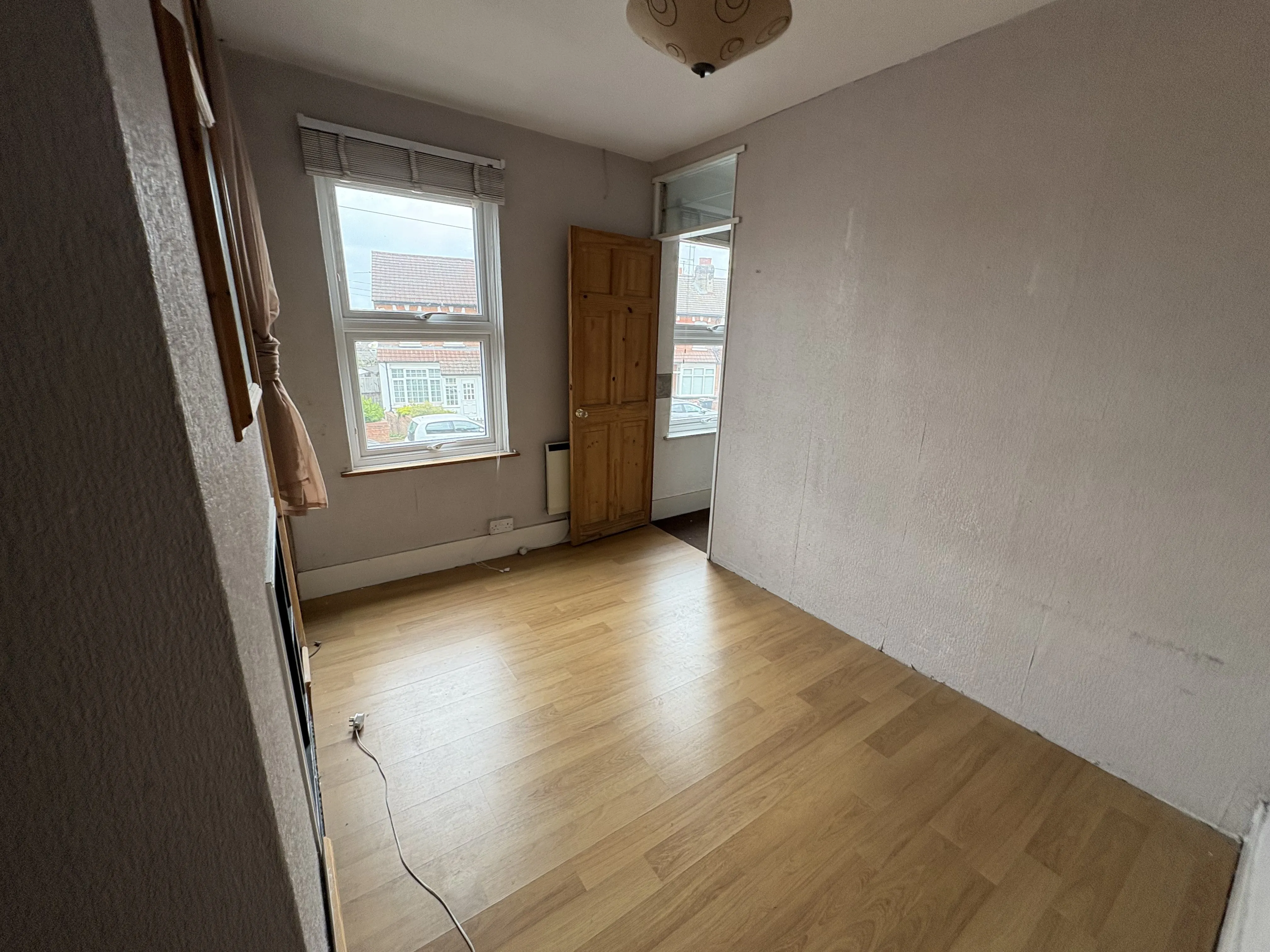 VACANT - Freehold Mid Terrace House