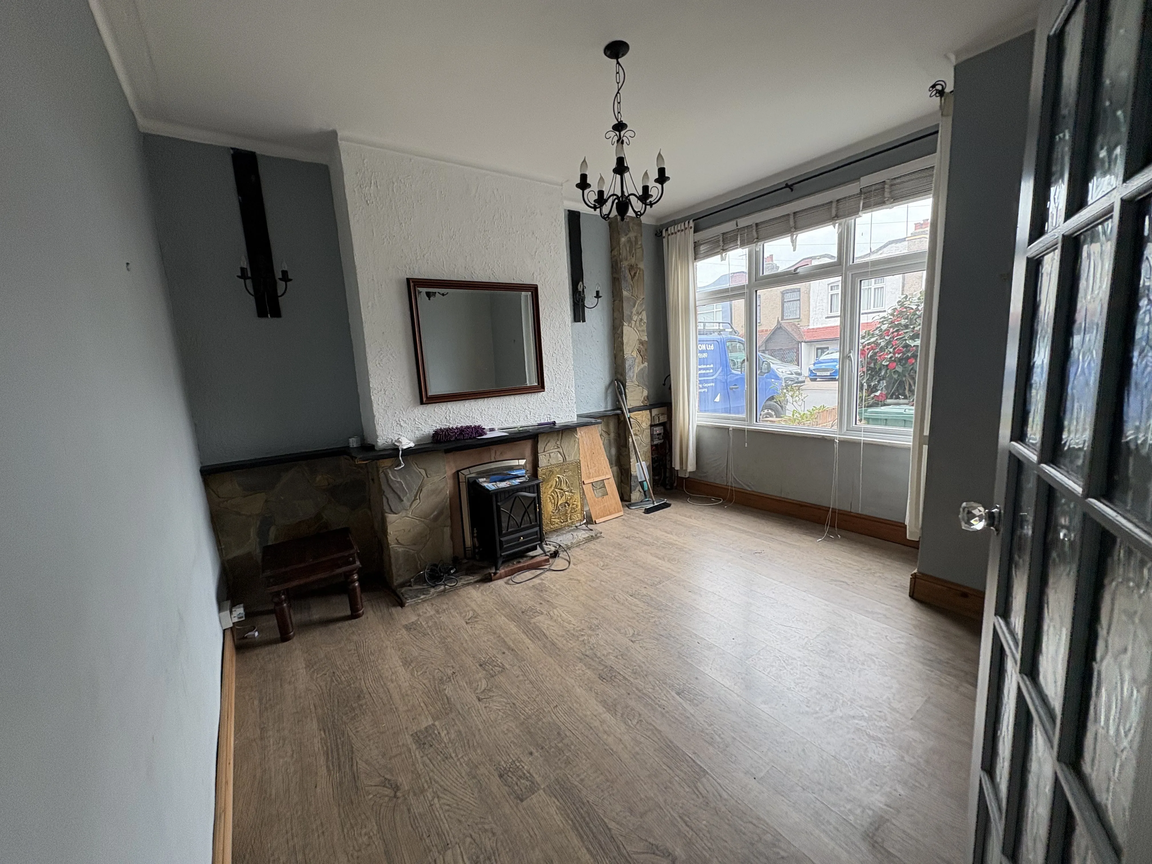 VACANT - Freehold Mid Terrace House
