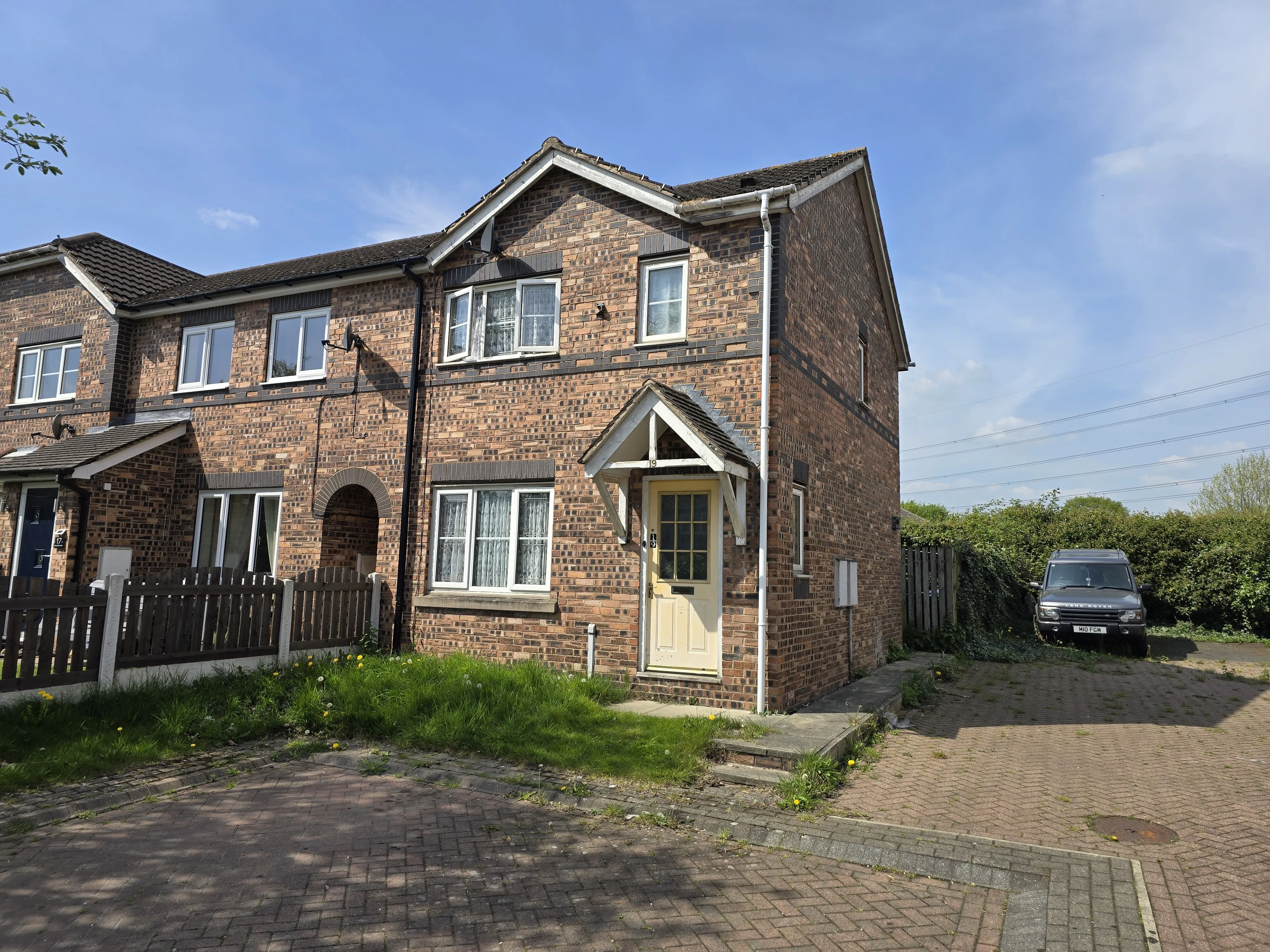 INVESTMENT - Freehold End Terrace House 