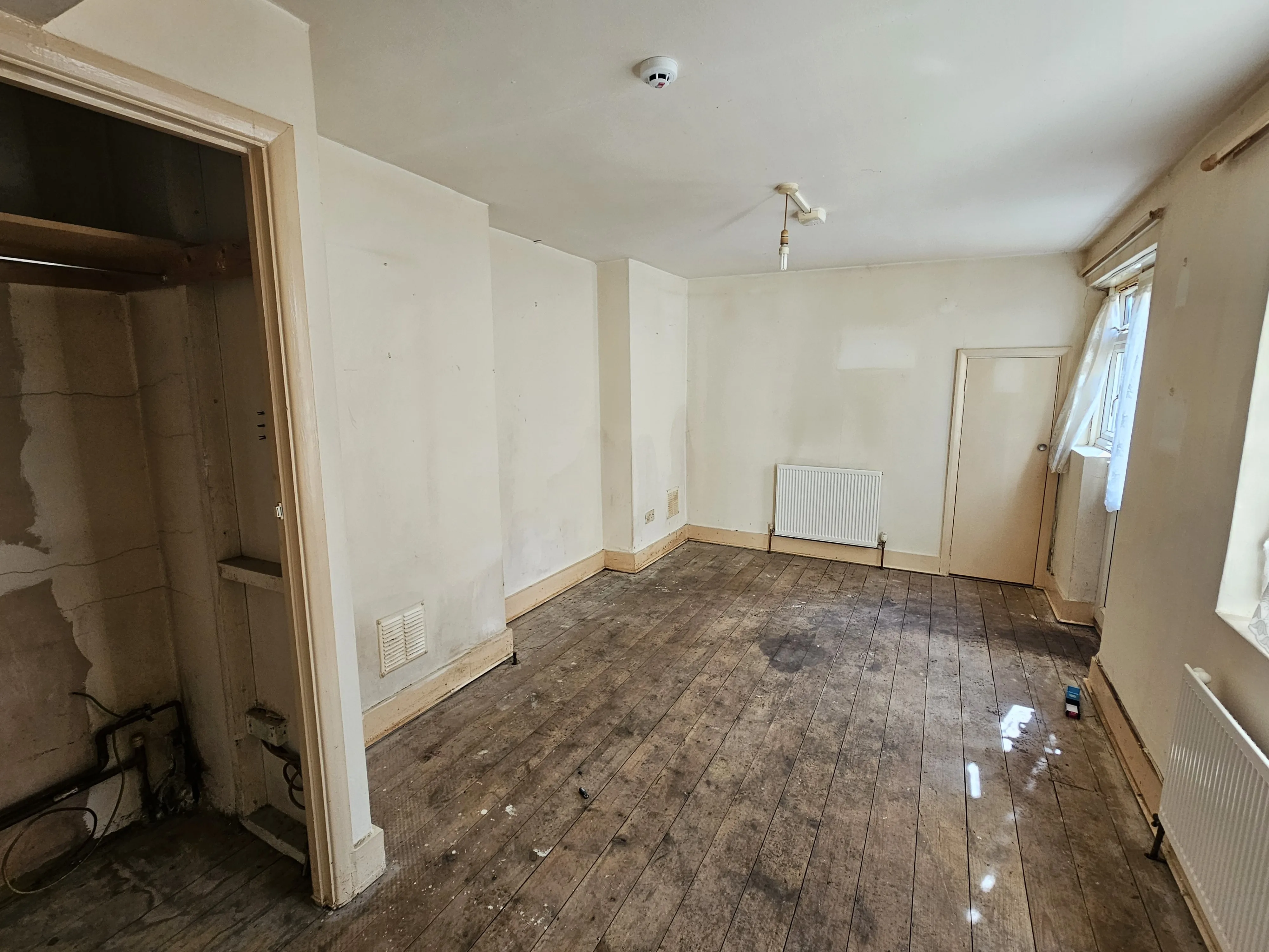 VACANT - Leasehold Self Contained Ground Floor Flat