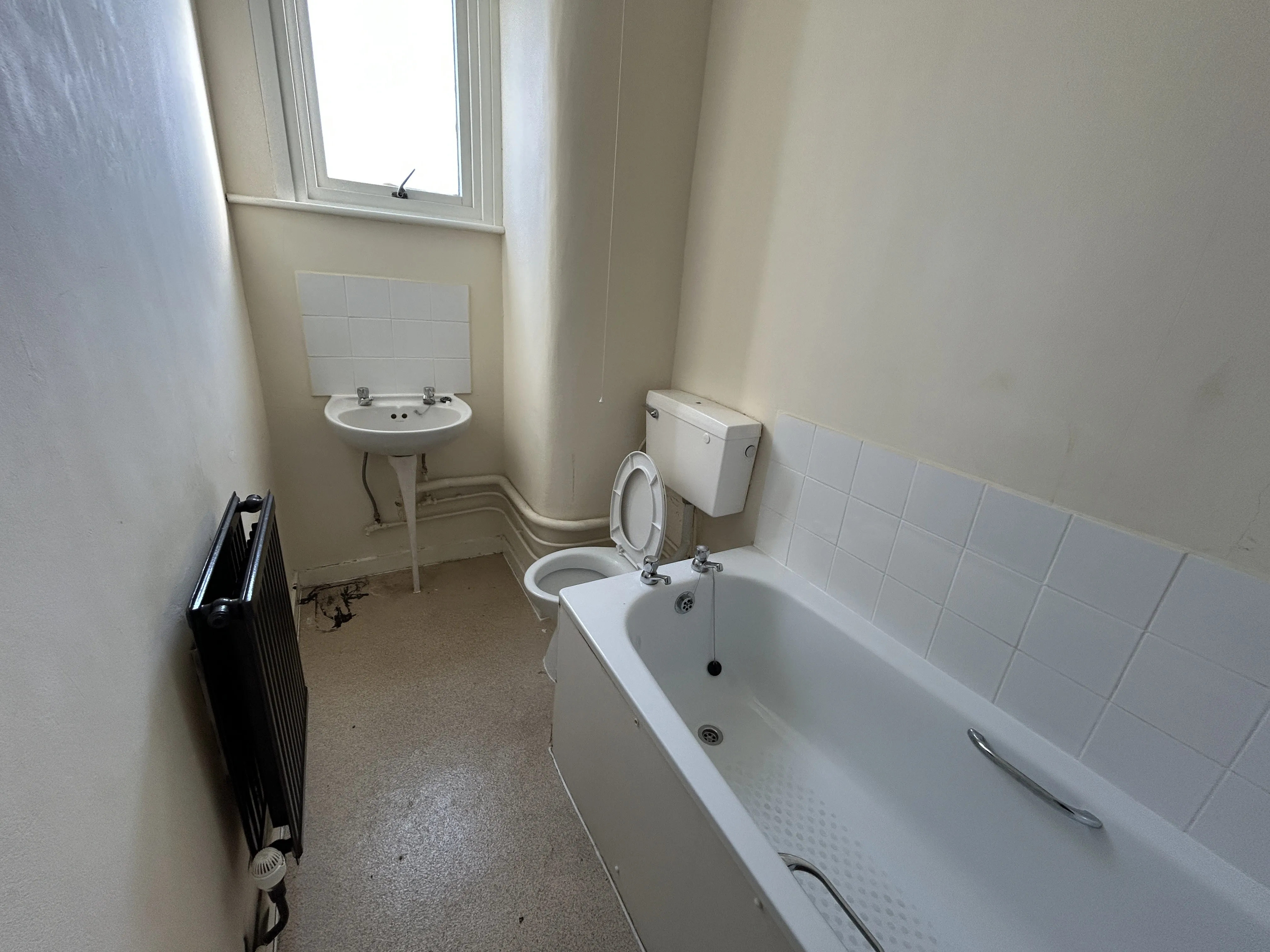 VACANT - Leasehold Self Contained Fourth Floor Flat