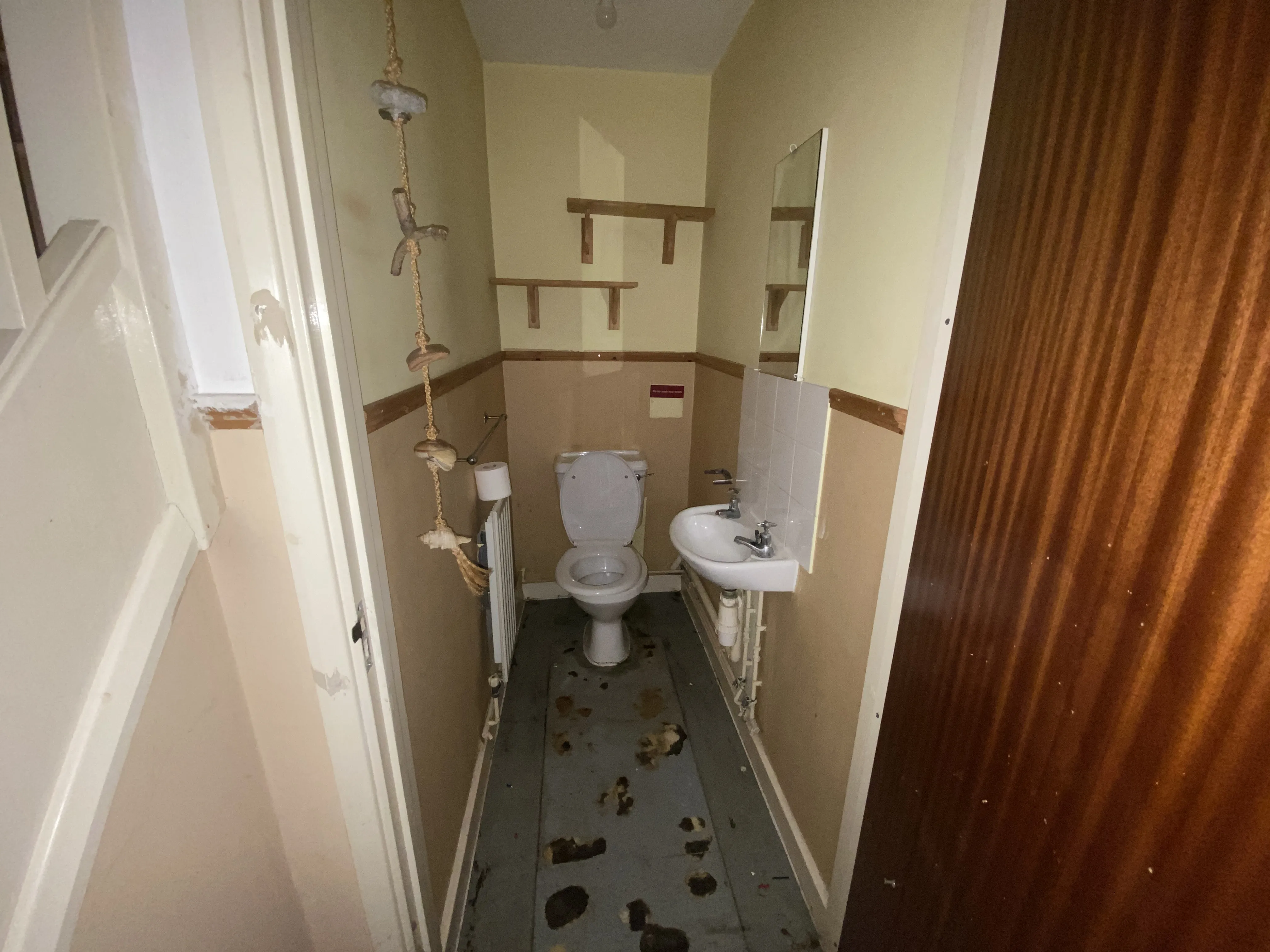 VACANT - Freehold End of Terrace House