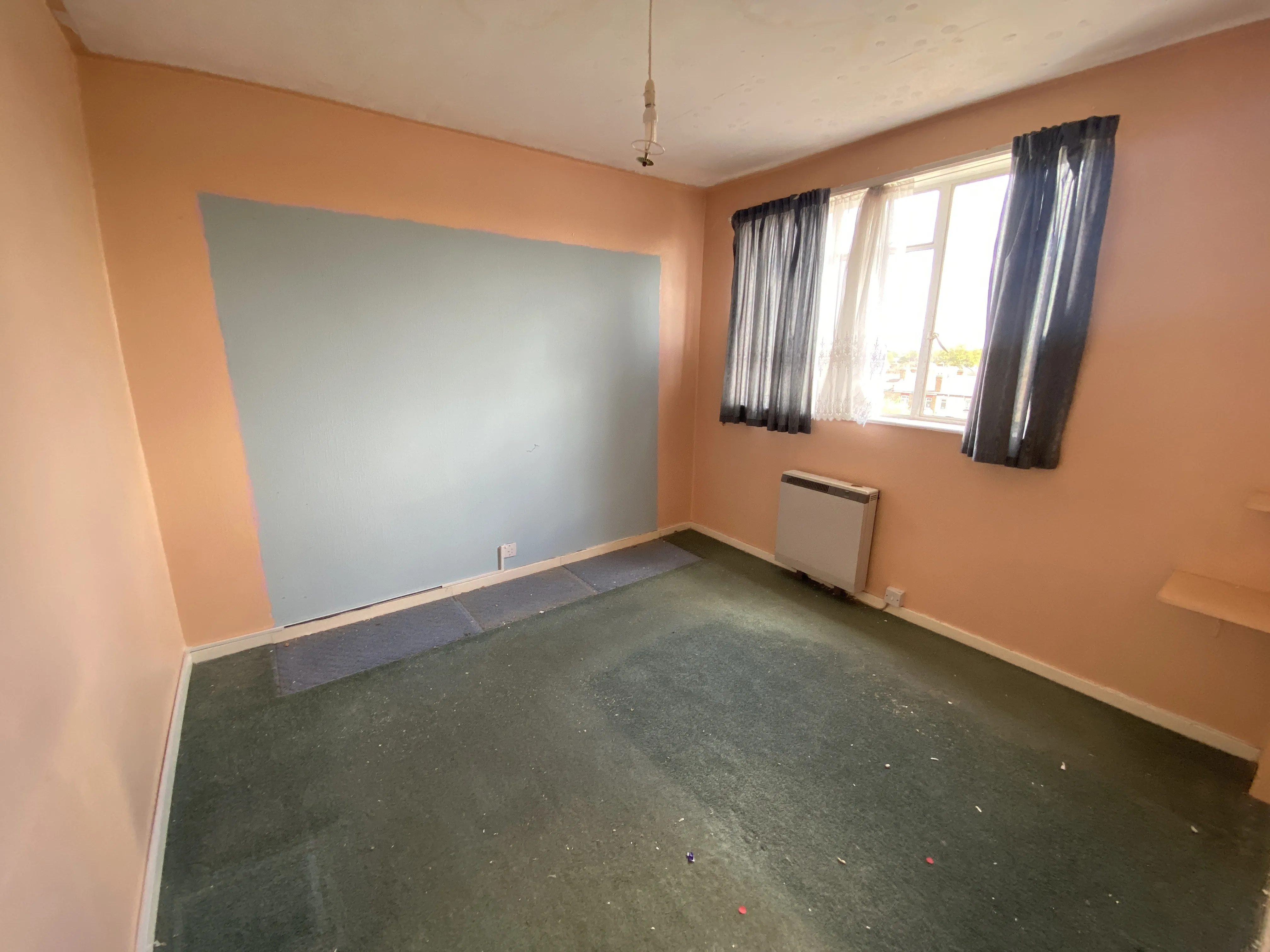 INVESTMENT - Freehold Mid Terrace Building