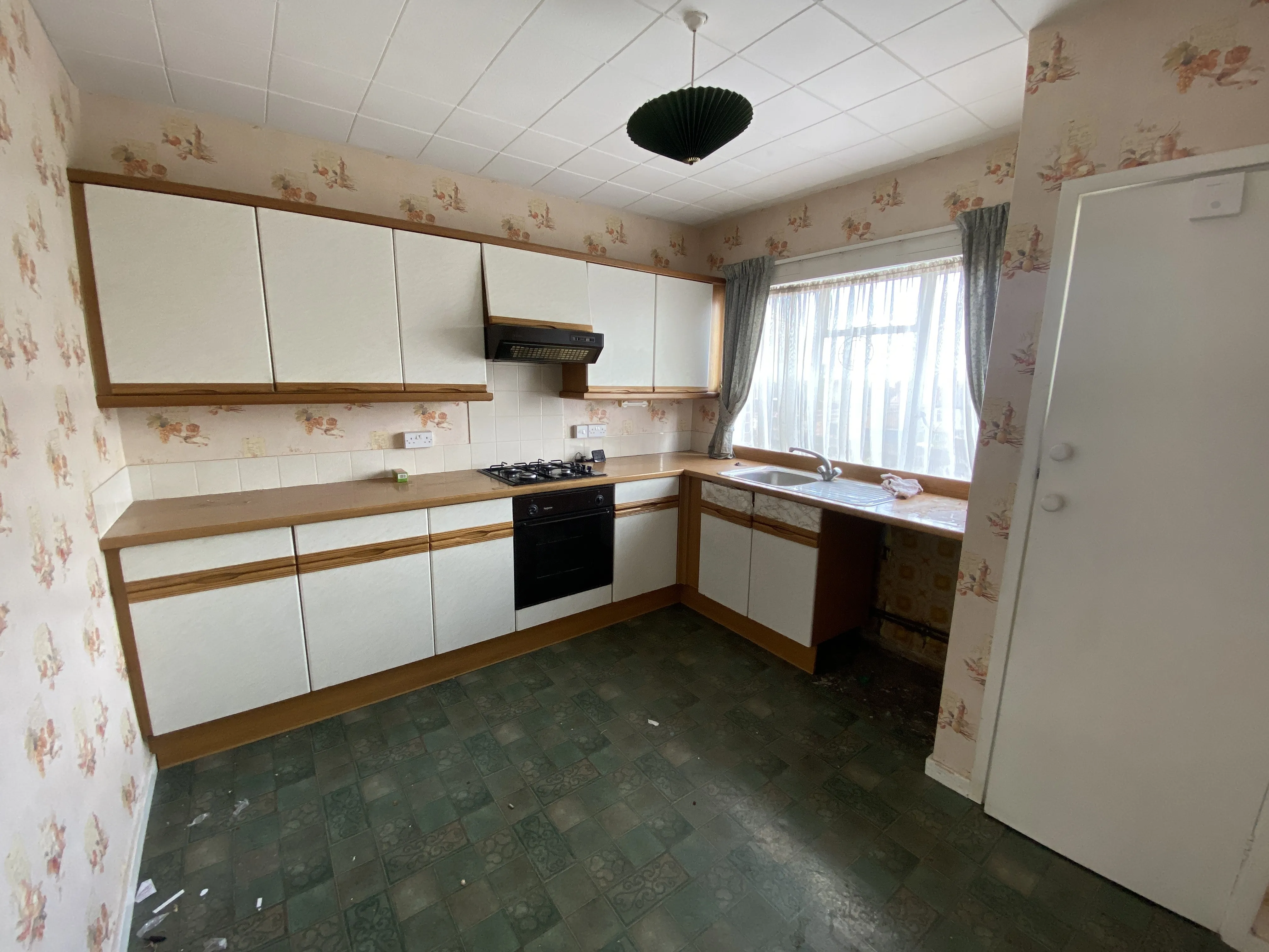 INVESTMENT - Freehold Mid Terrace Building
