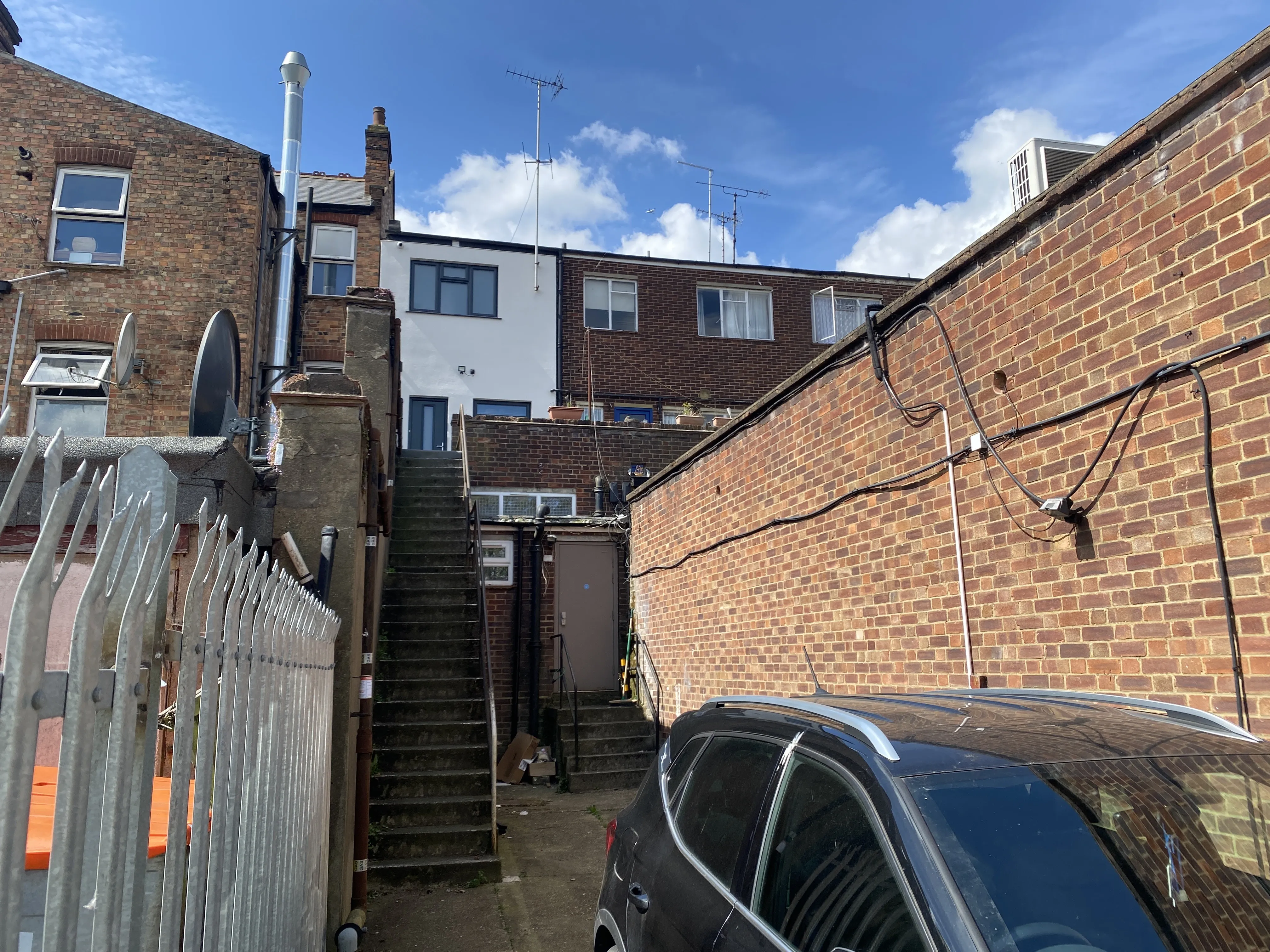 INVESTMENT - Freehold Mid Terrace Building