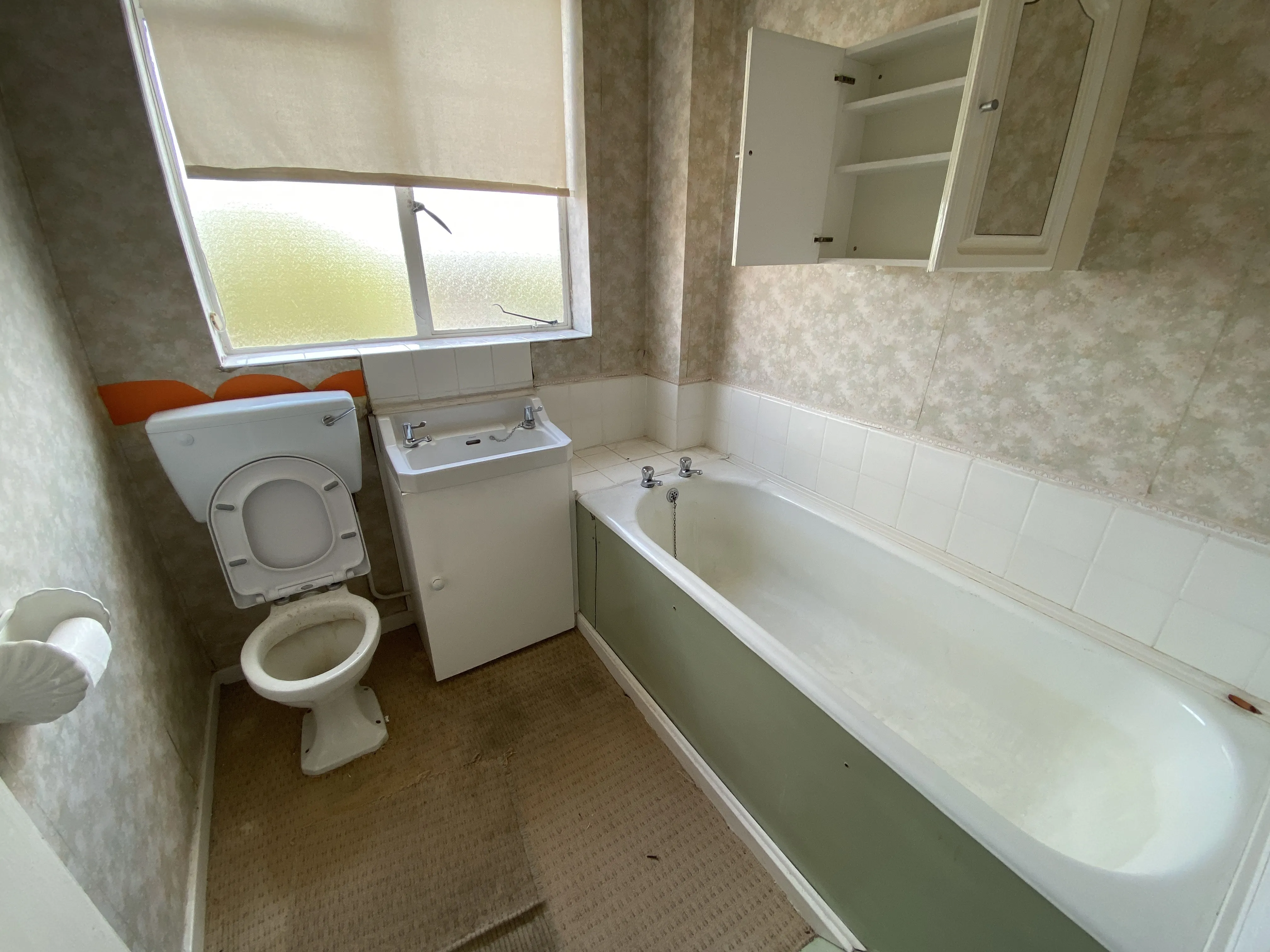 INVESTMENT - Freehold Mid Terrace Building